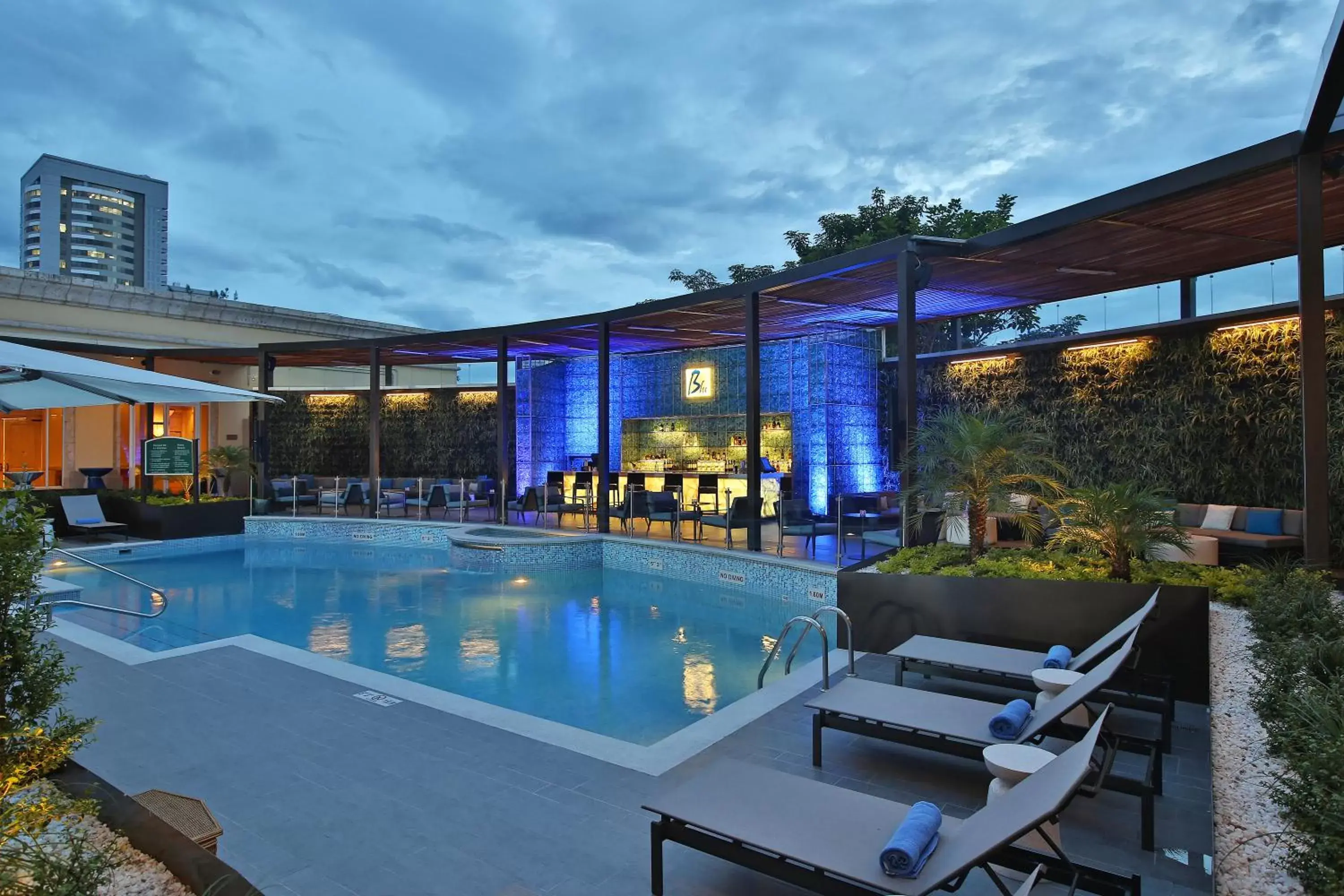 Lounge or bar, Swimming Pool in Hotel Real Intercontinental Tegucigalpa, an IHG Hotel
