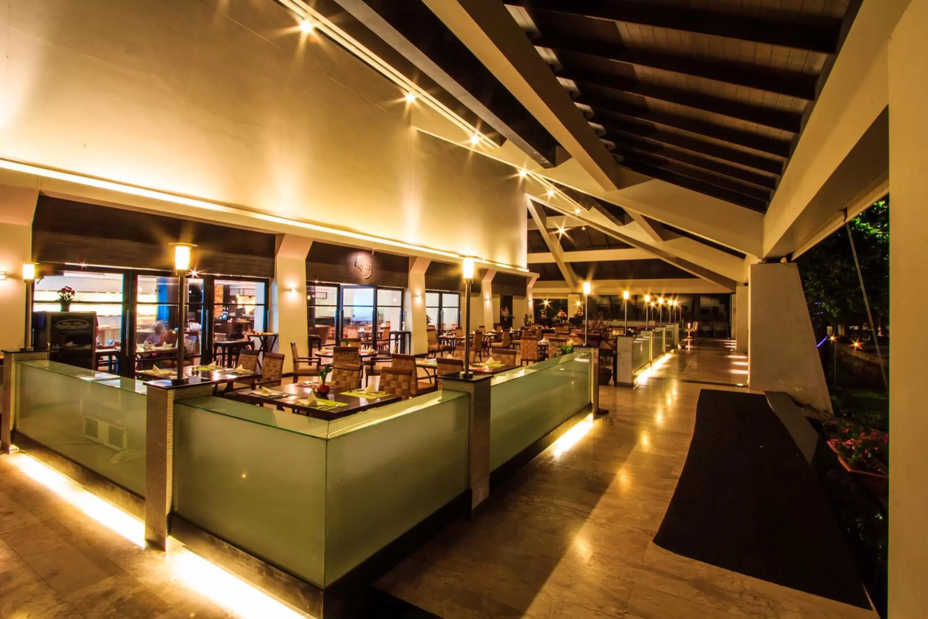 Restaurant/places to eat in The Nouveau Chumphon Beach Resort And Golf Restaurant/places to eat in The Nouveau Chumphon Beach Resort And Golf