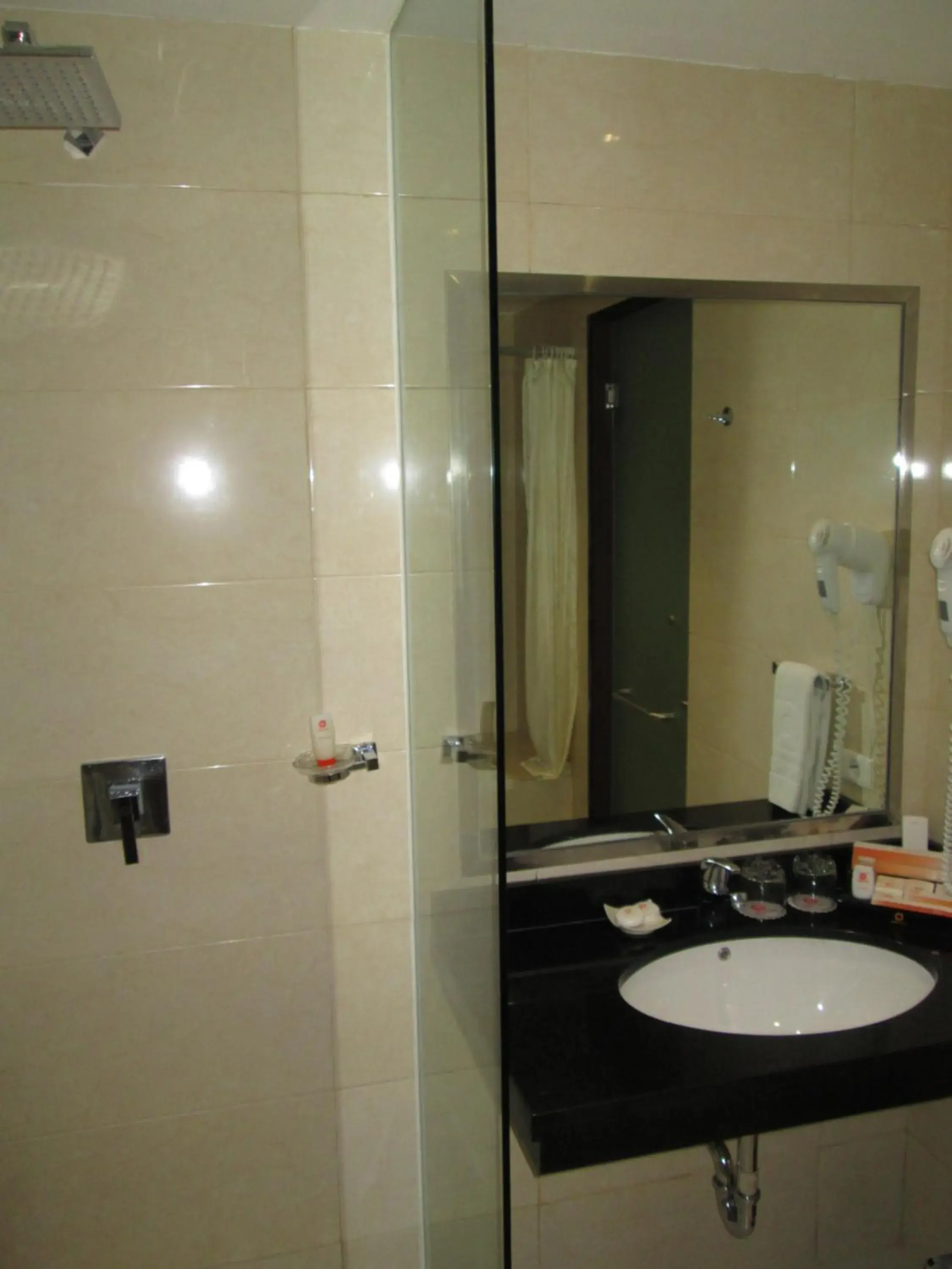 Bathroom in Aria Gajayana Hotel