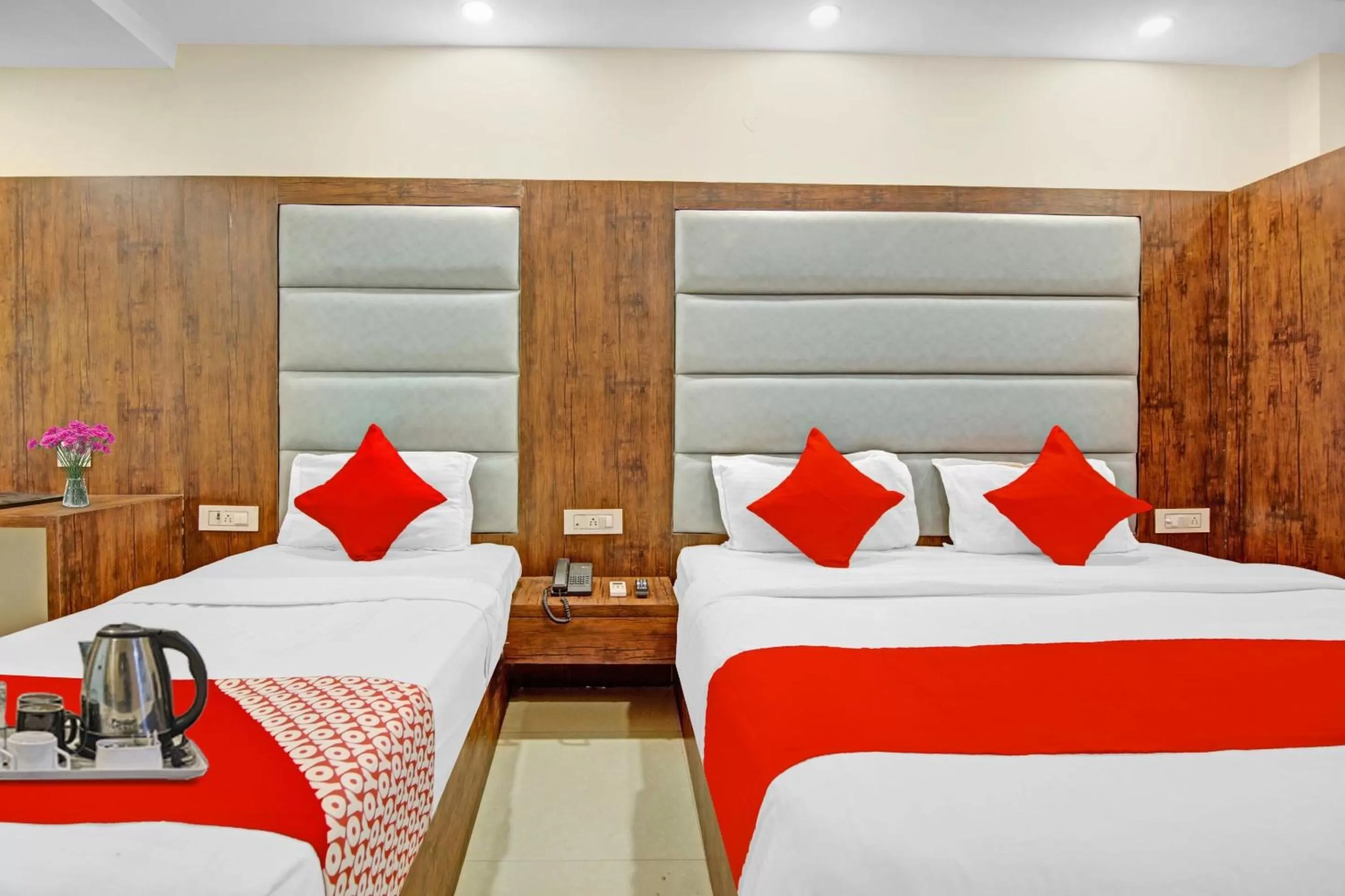 Bedroom, Bed in Super OYO Flagship Hotel Tez Plaza