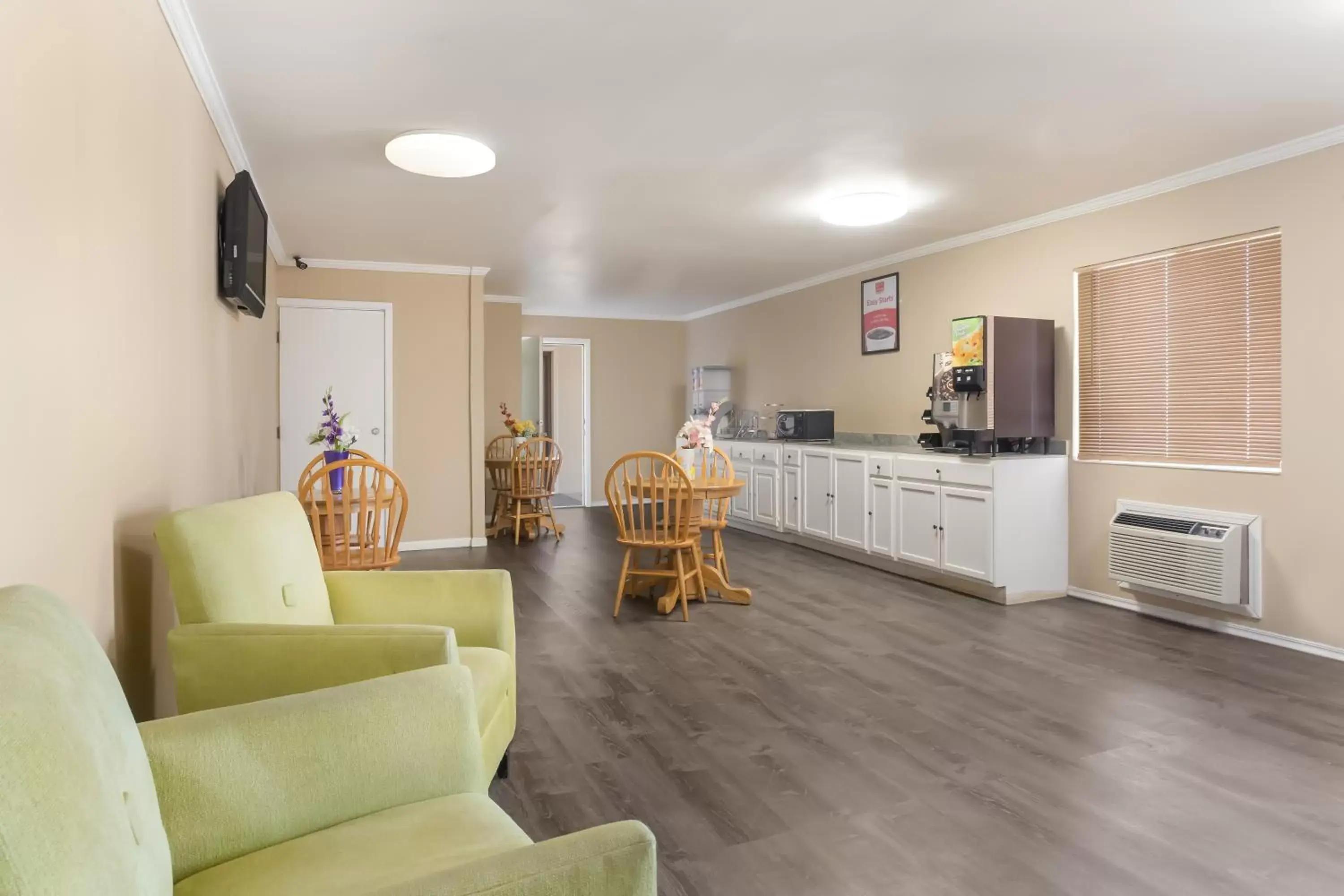 Seating Area in Econo Lodge