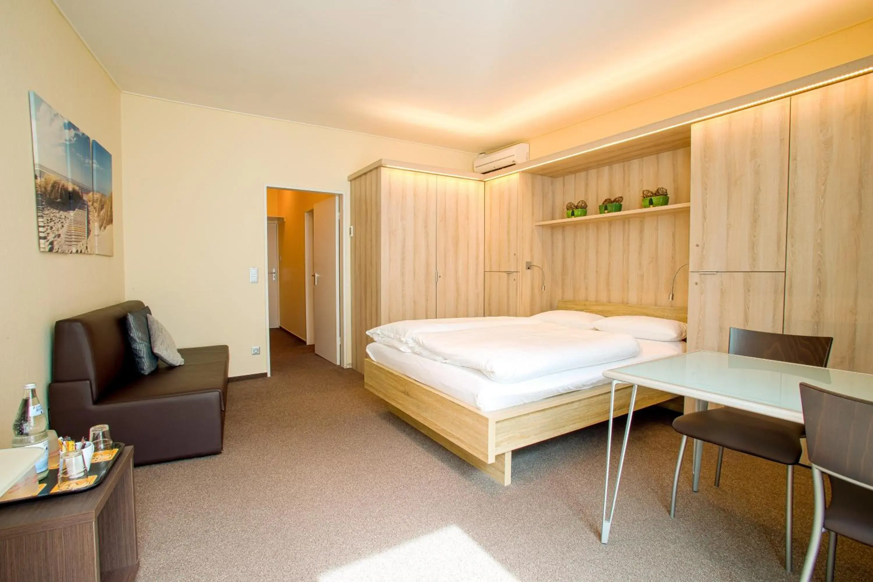 Photo of the whole room, Bed in City Hotel Hannover