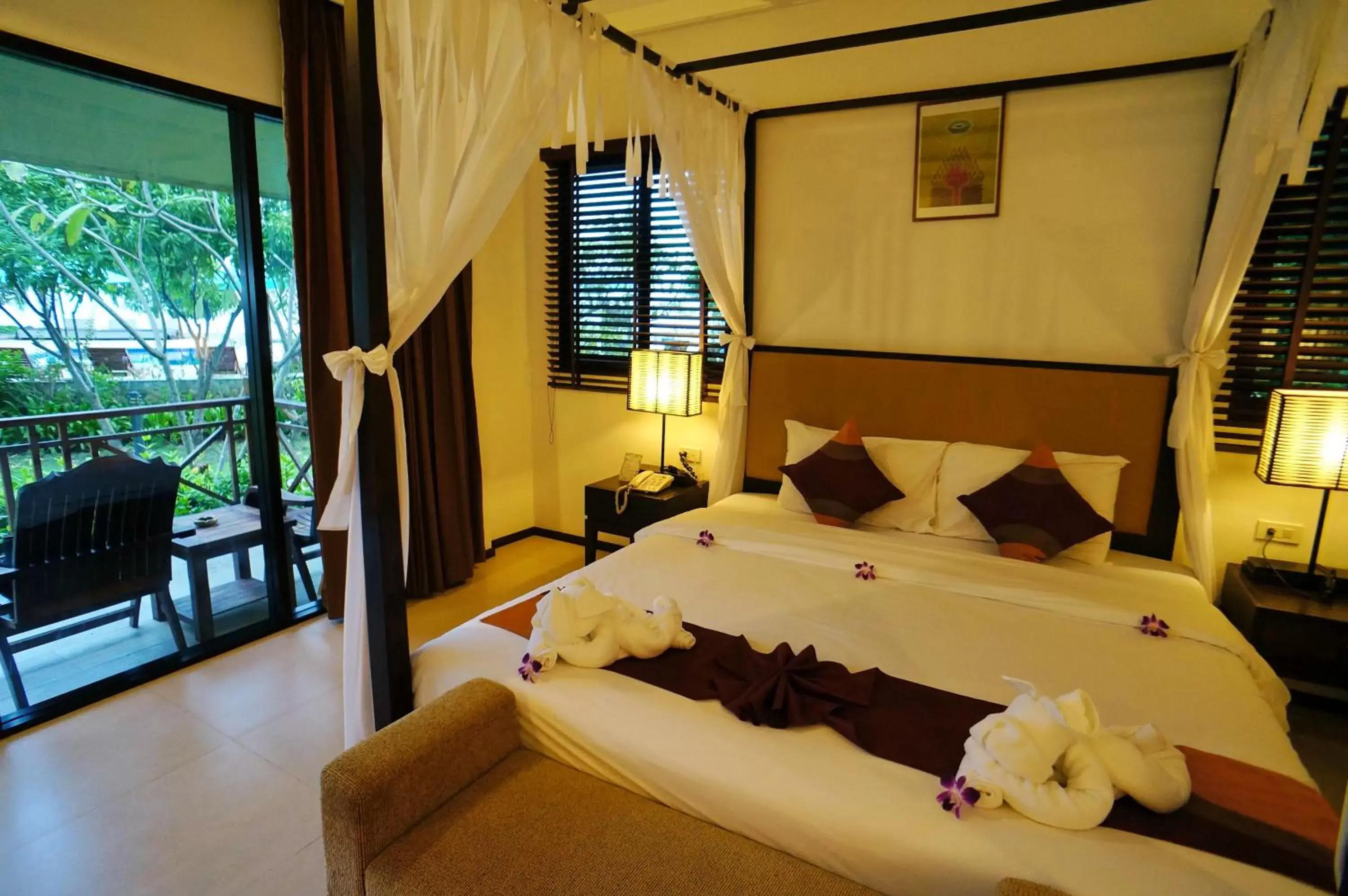 Bed in Kuiburi Hotel & Resort