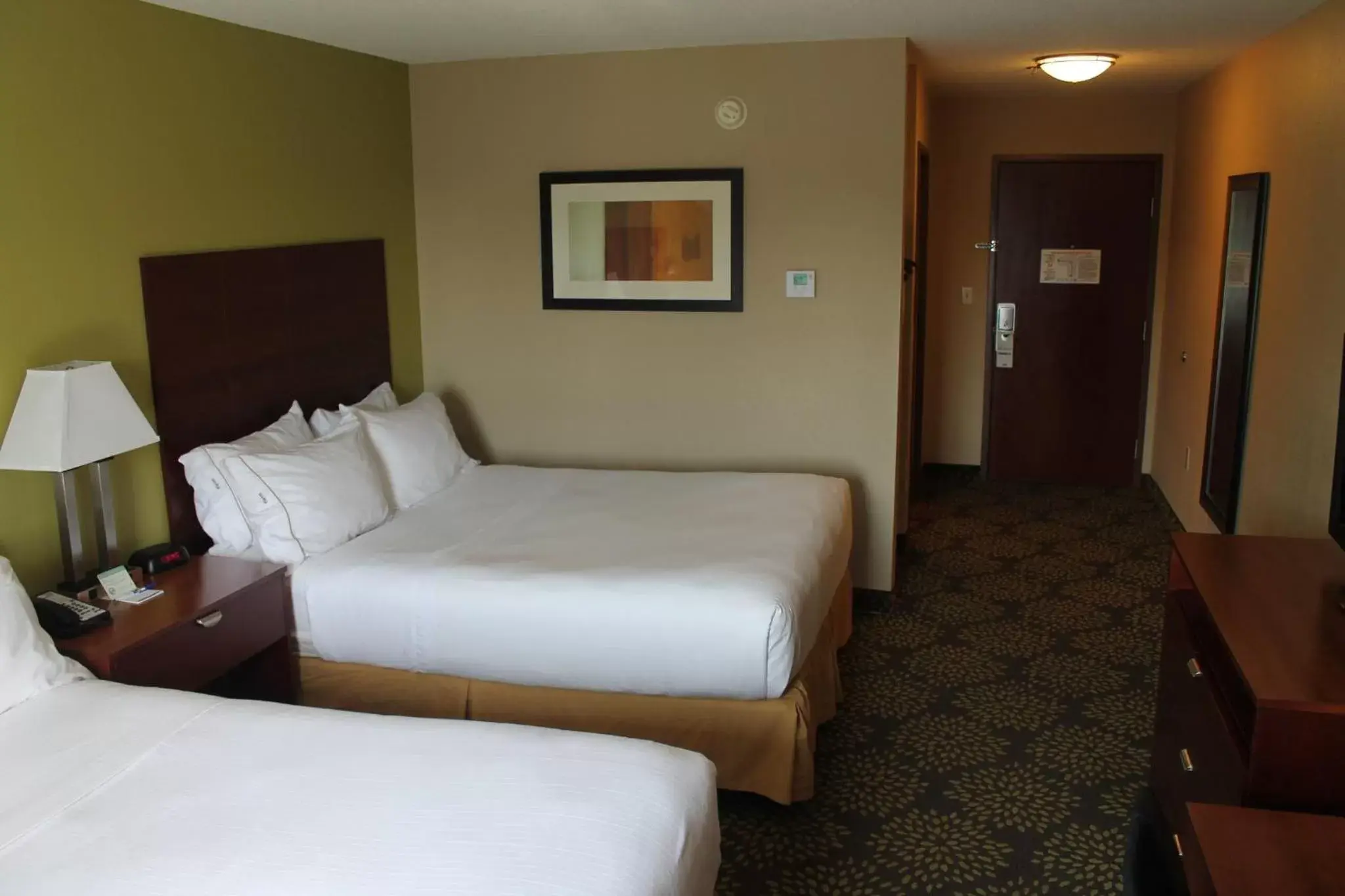 Photo of the whole room, Bed in Holiday Inn Express Hotel & Suites Starkville, an IHG Hotel
