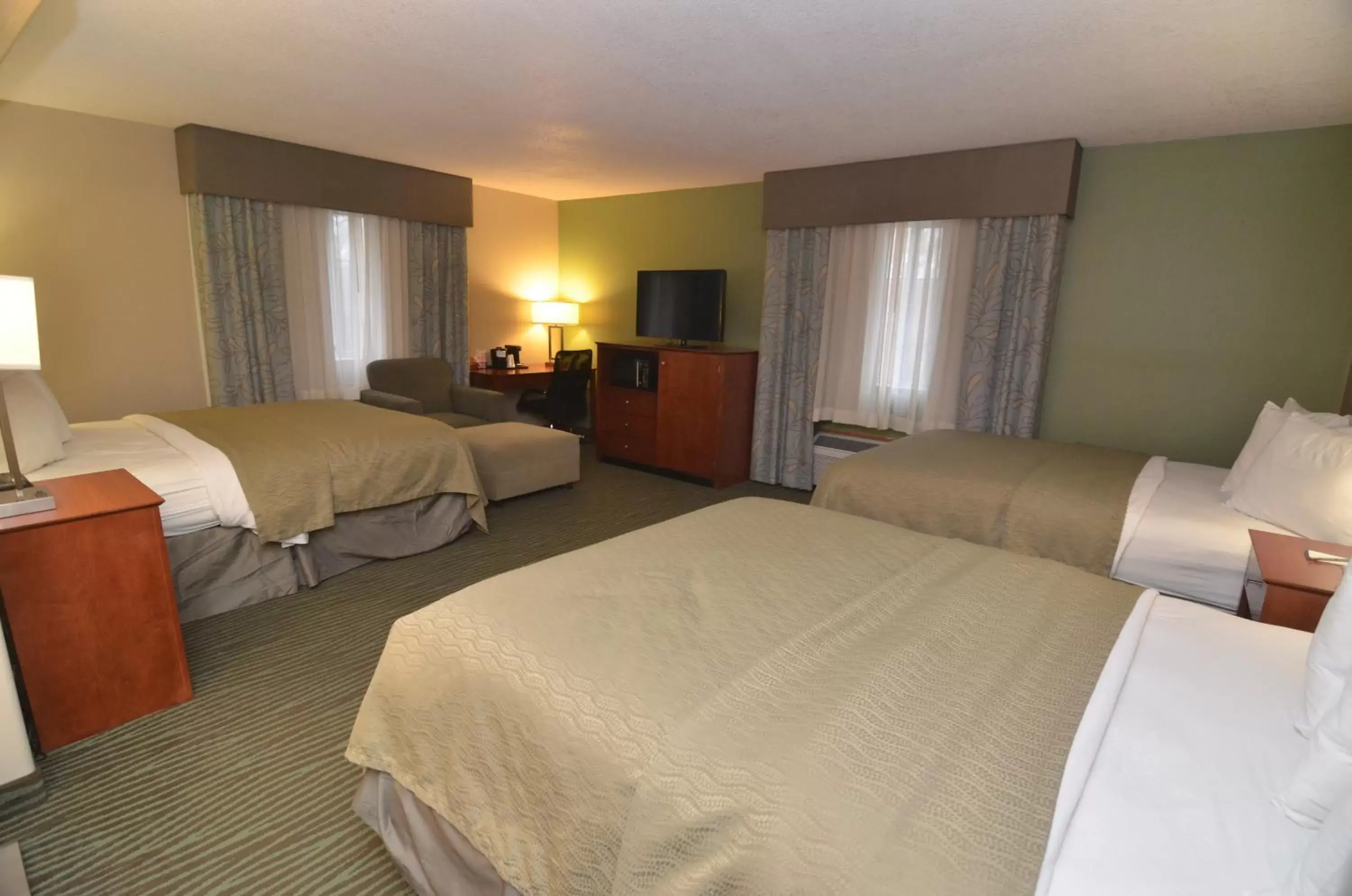 Family, Bed in AmericInn by Wyndham Des Moines Airport