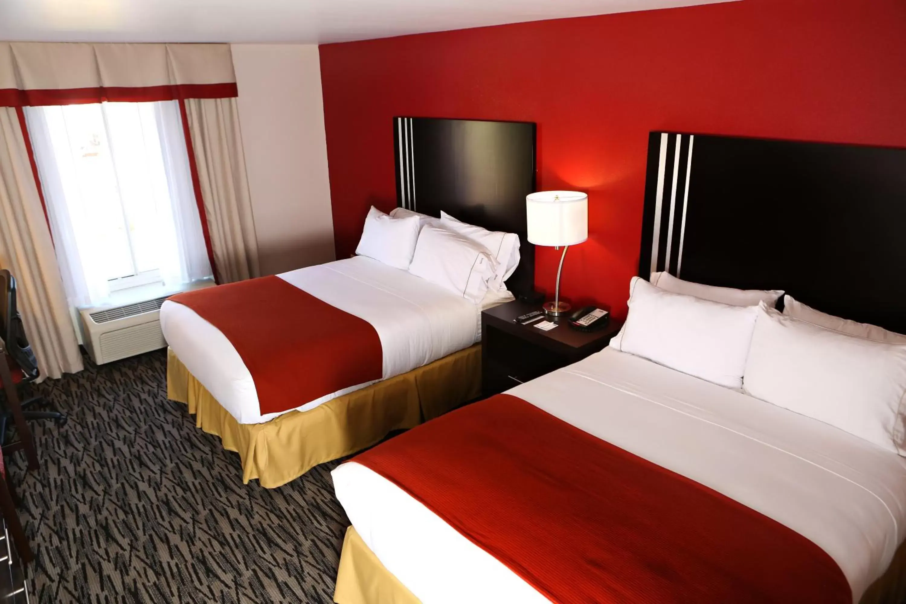 Photo of the whole room, Bed in Holiday Inn Express Hotel & Suites - Sumter, an IHG Hotel