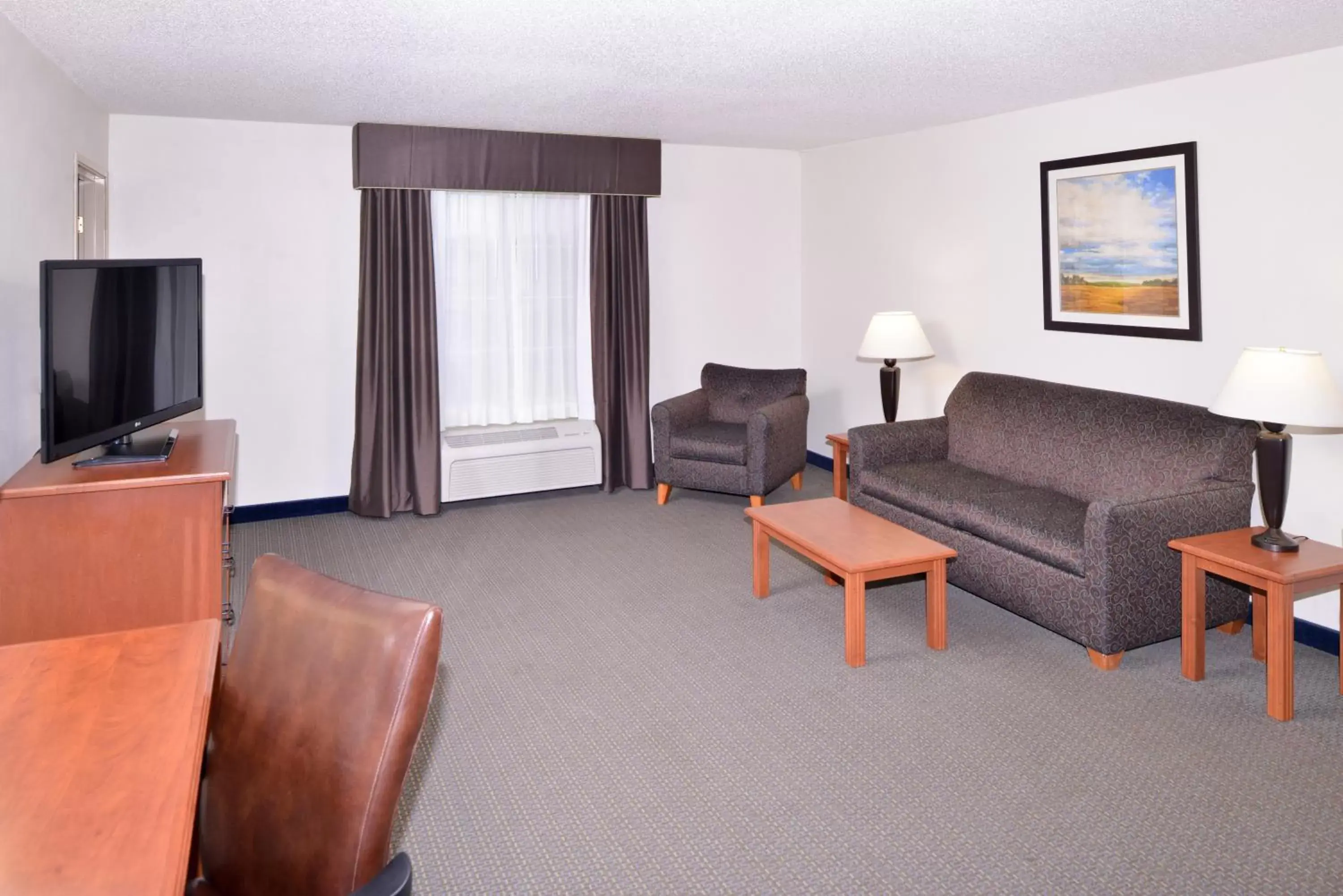 Photo of the whole room, Seating Area in Holiday Inn Express Hotel & Suites Sioux Falls At Empire Mall, an IHG Hotel