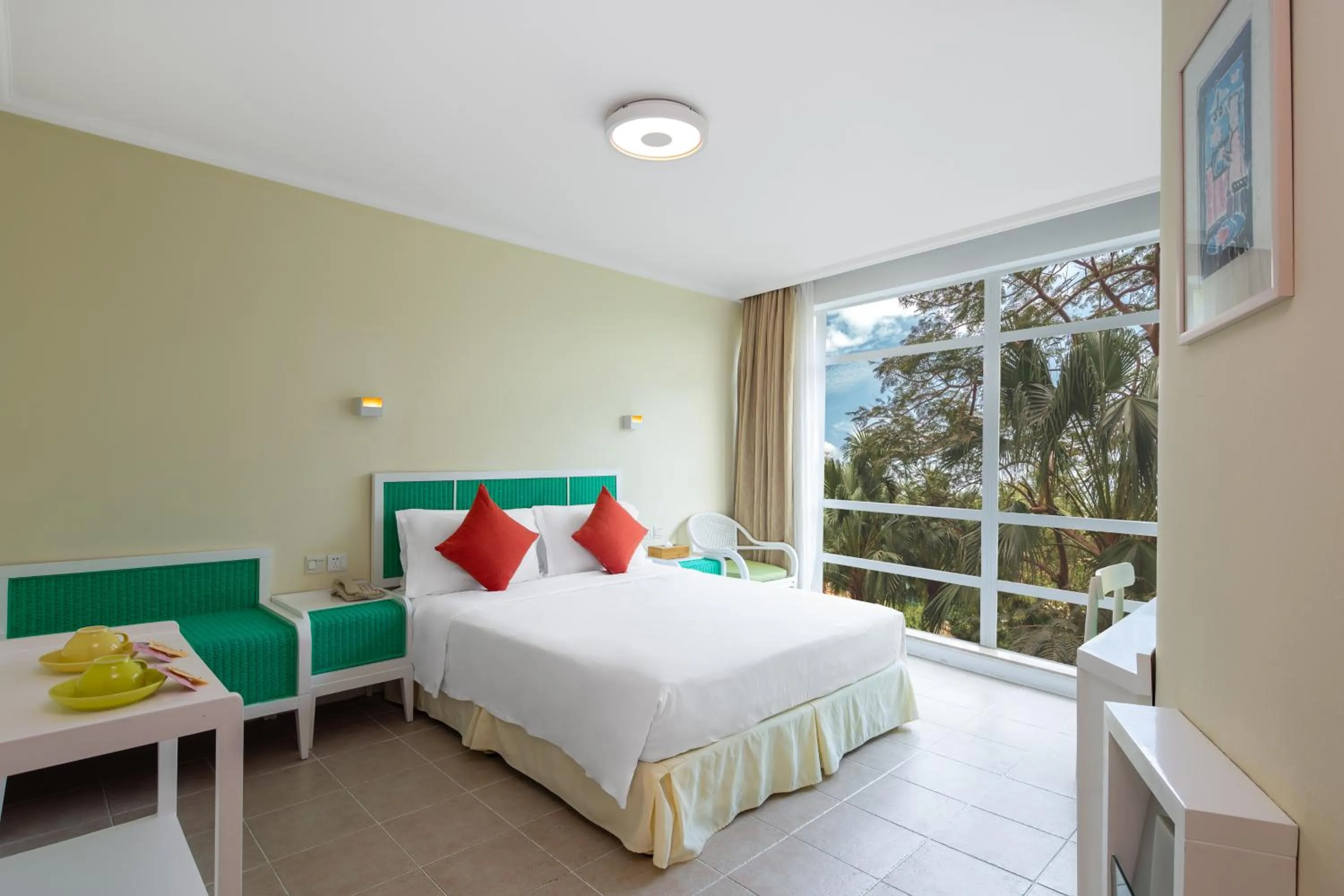 Photo of the whole room, Bed in Sunshine Resort Intime Sanya