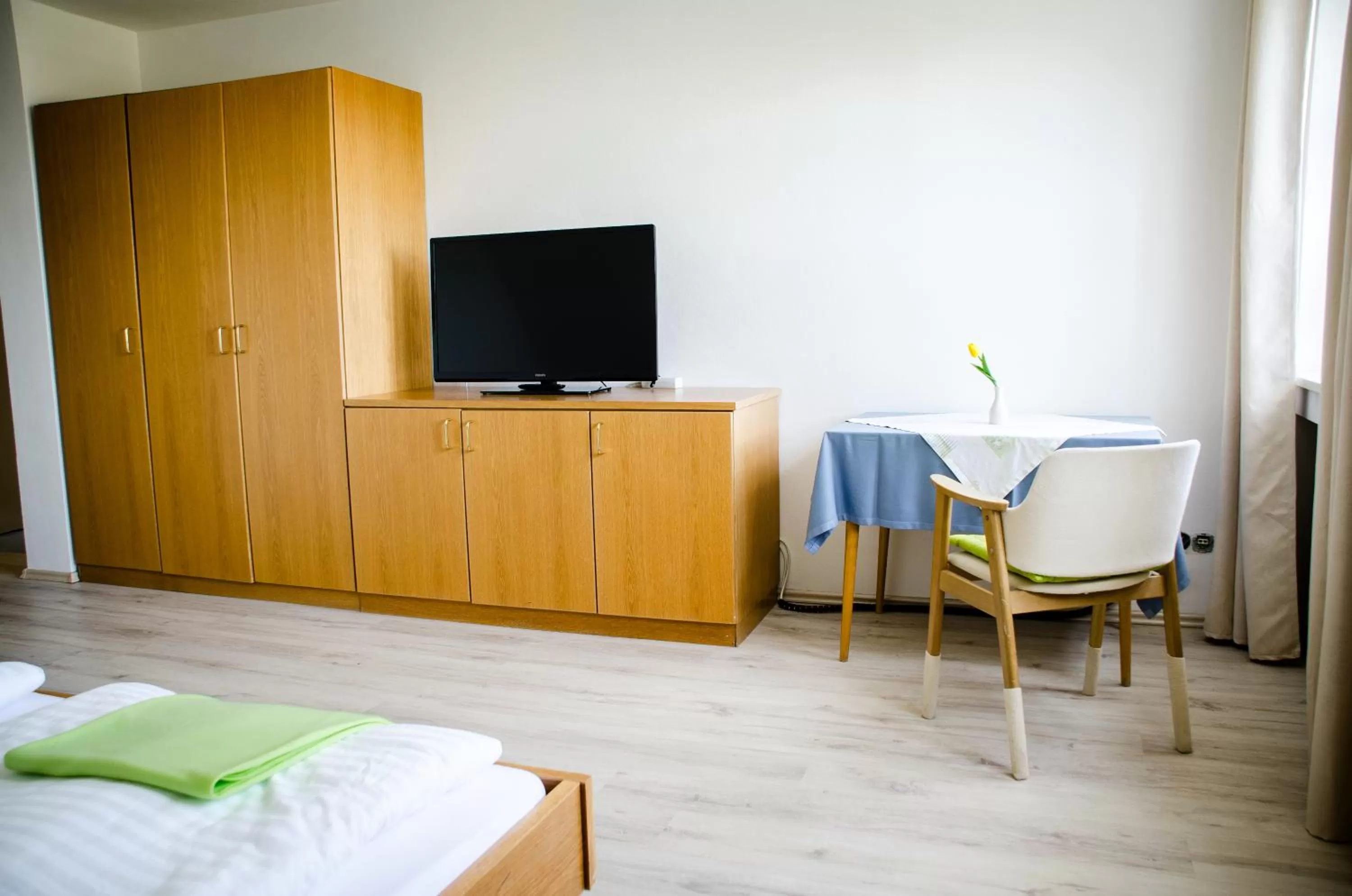 TV and multimedia, Bed in Wallfahrts-Gaststätte Heilbrünnl