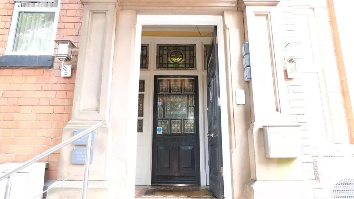 Facade/entrance in Victoria Park Hotel