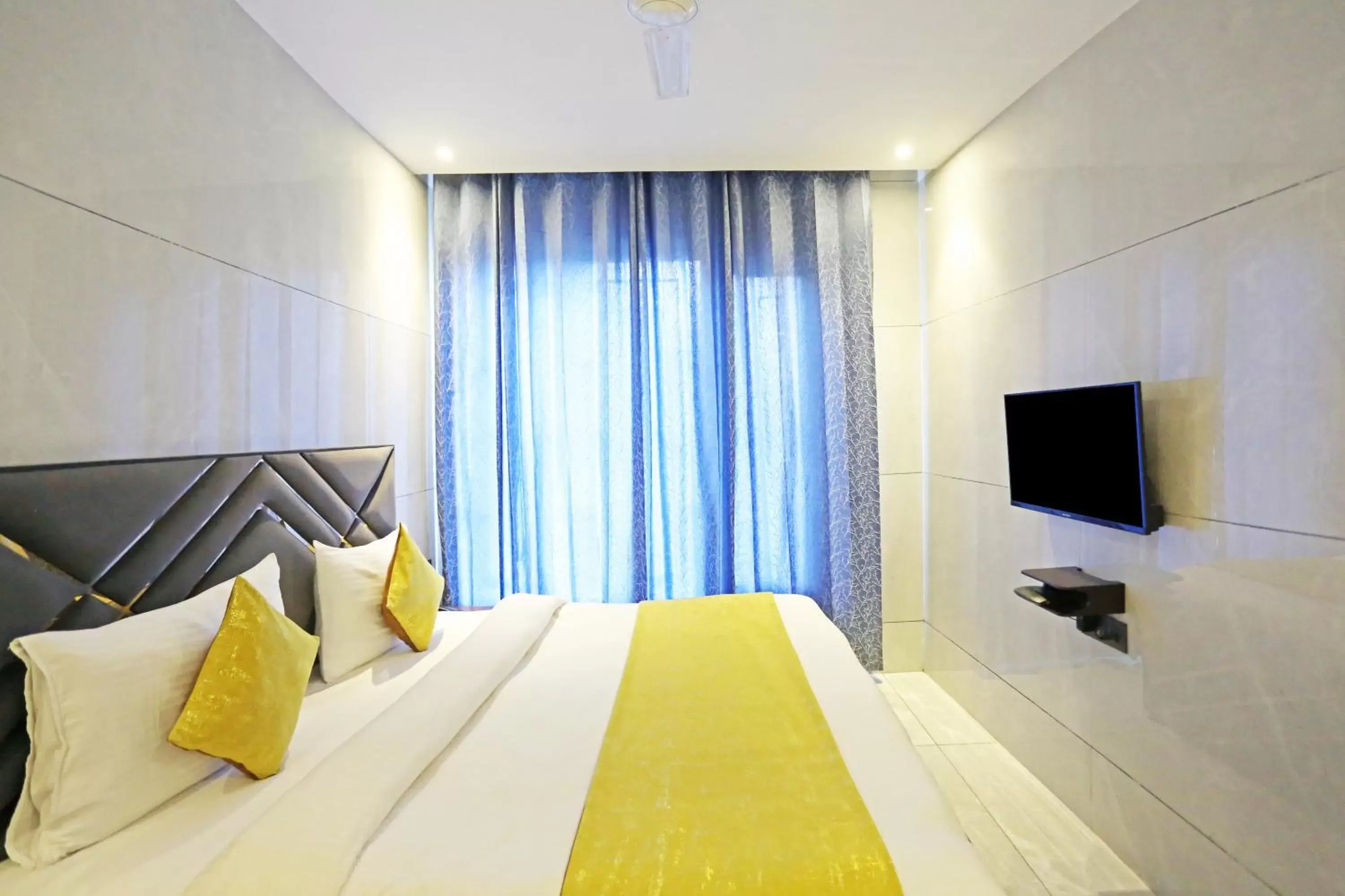 Double Room in Hotel Preet Inn 05 Mints Walking Distance Nizamuddin Railway Station Double Room in Hotel Preet Inn 05 Mints Walking Distance Nizamuddin Railway Station