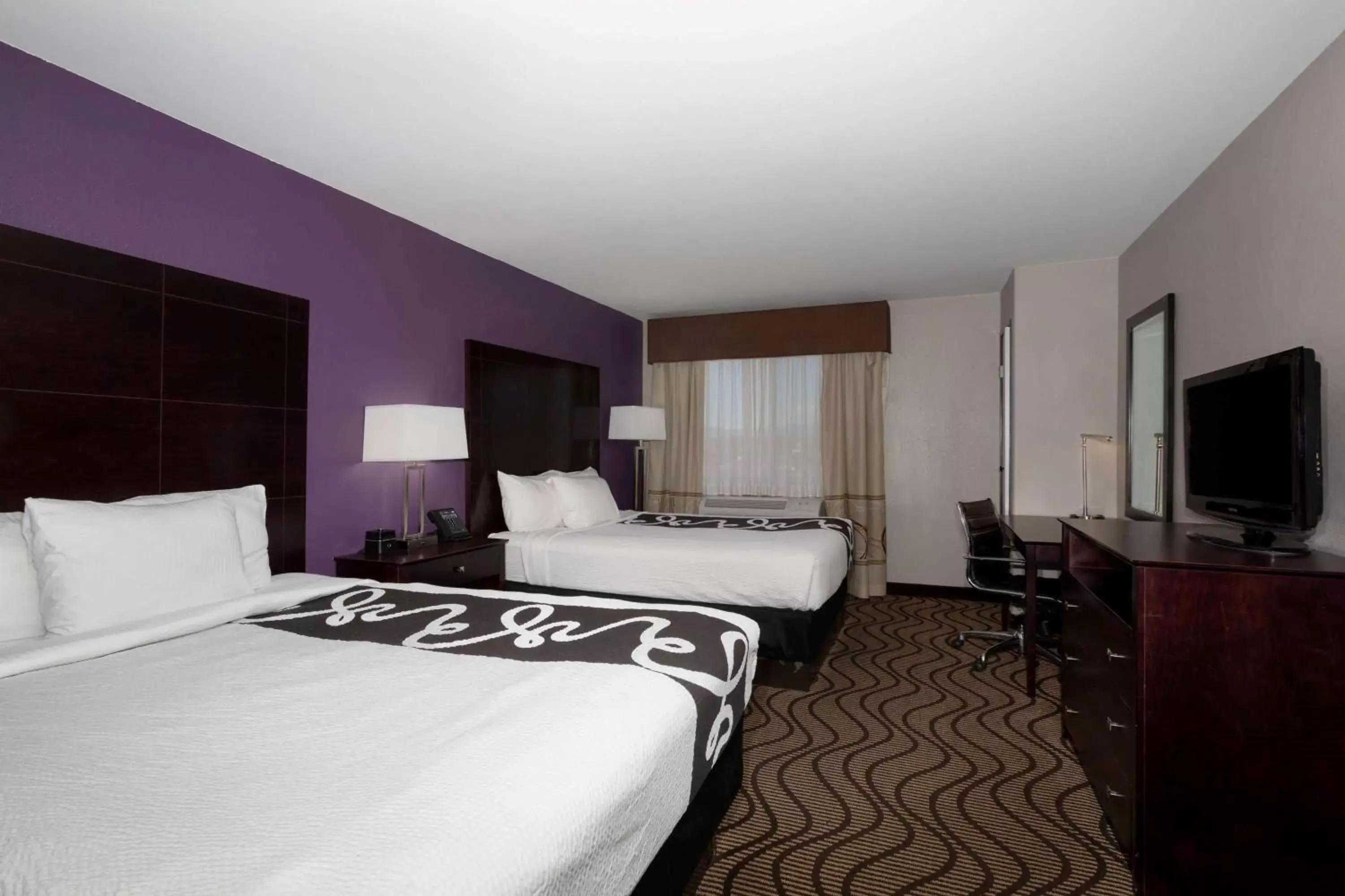 Photo of the whole room, Bed in La Quinta by Wyndham Henderson-Northeast Denver Photo of the whole room, Bed in La Quinta by Wyndham Henderson-Northeast Denver