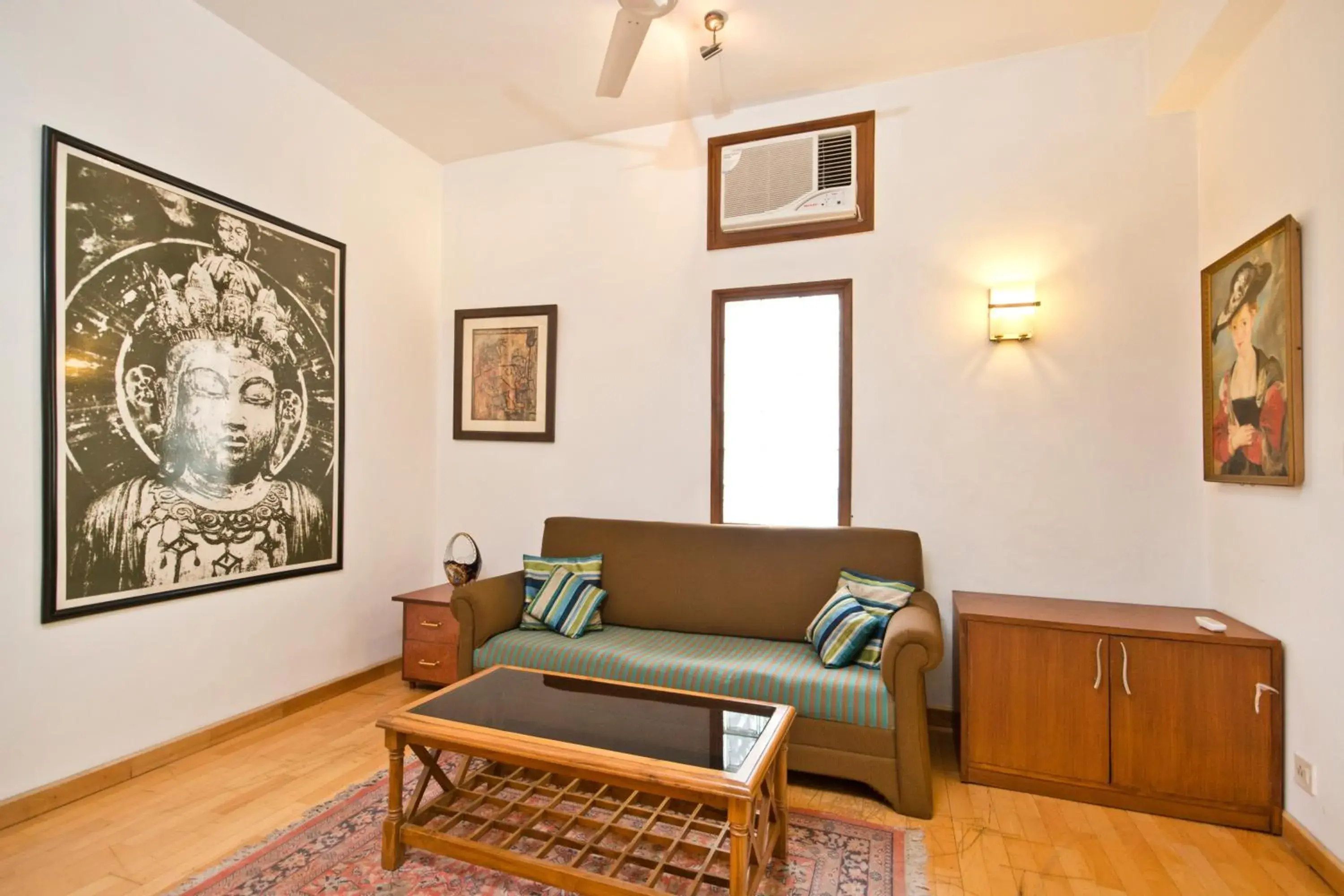 Bedroom, Seating Area in Trendy Bed & Breakfast