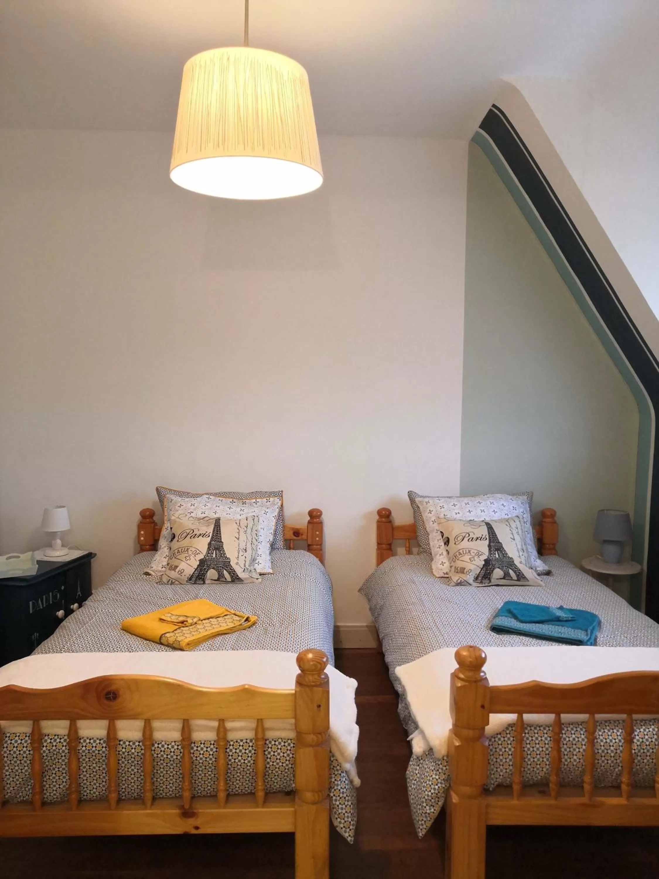 Bedroom, Bed in Le Manoir du Gouverneur