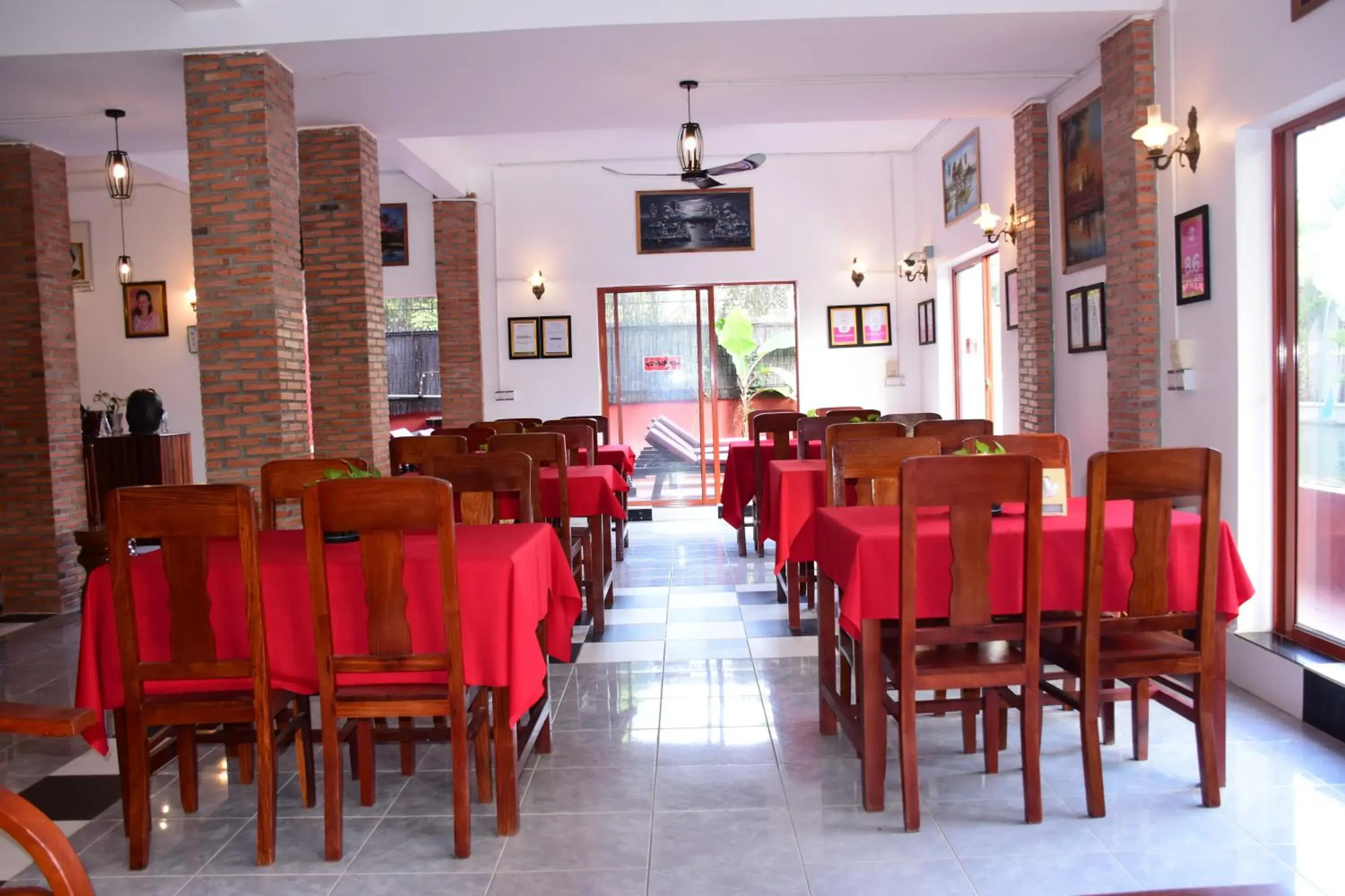 Restaurant/places to eat in Bou Savy Guesthouse Restaurant/places to eat in Bou Savy Guesthouse