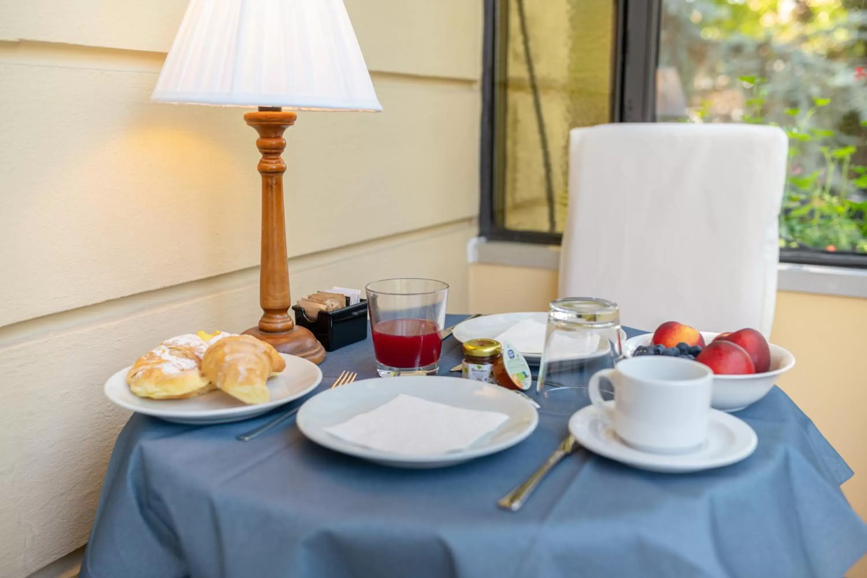Breakfast in Villa Romantica
