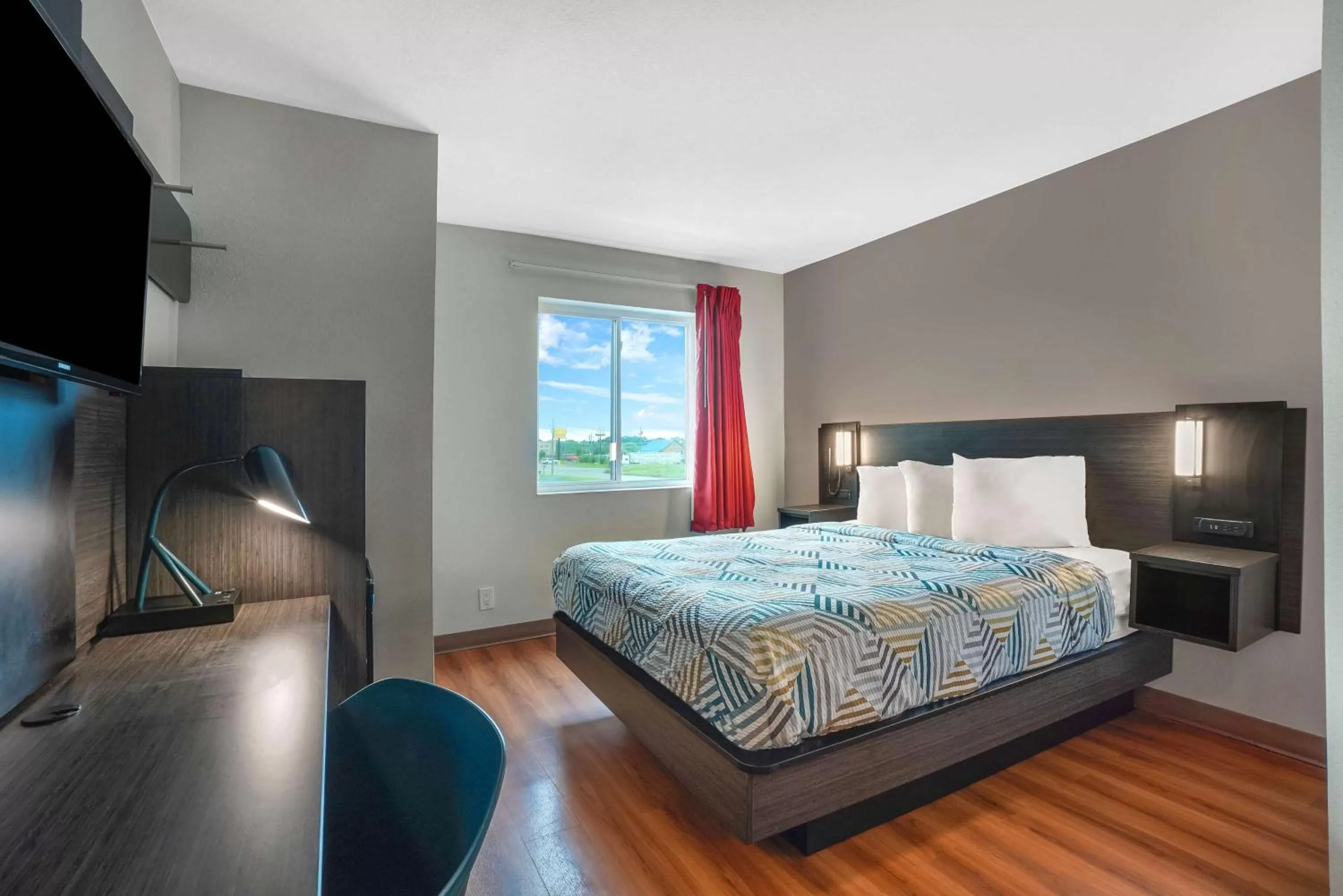 Photo of the whole room, Bed in Motel 6-Montgomery, AL - Airport