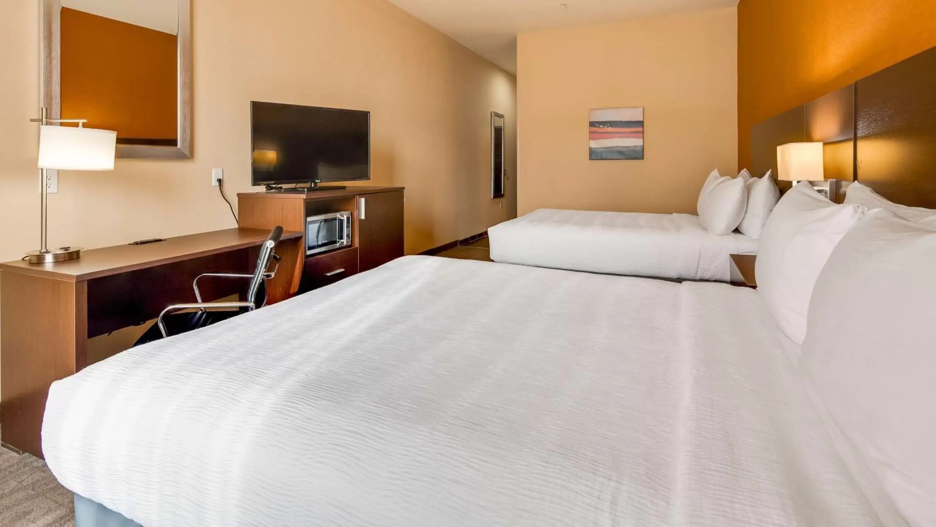 Photo of the whole room, Bed in Best Western St. Louis Airport North Hotel & Suites