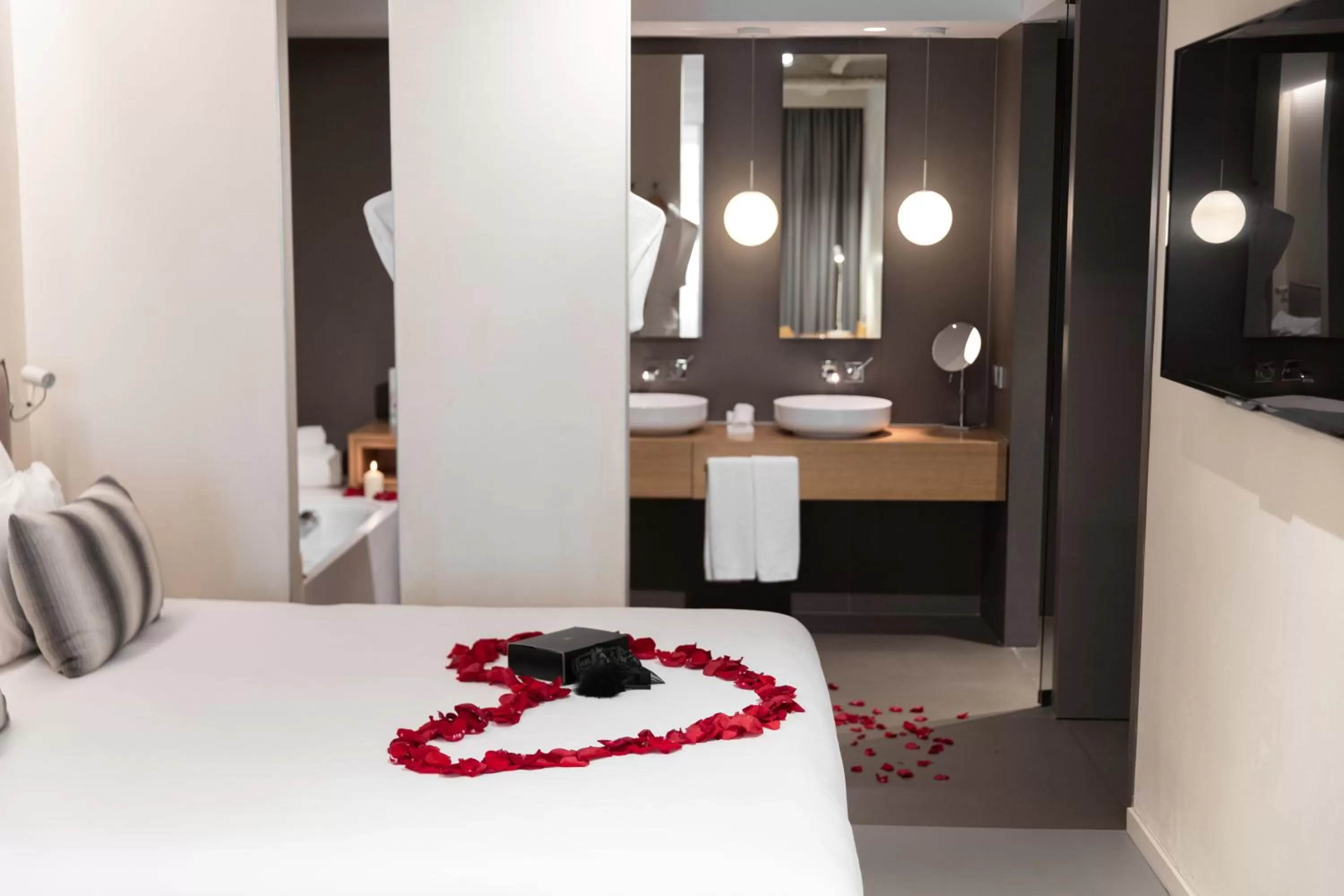 Bathroom, Bed in Ohla Eixample