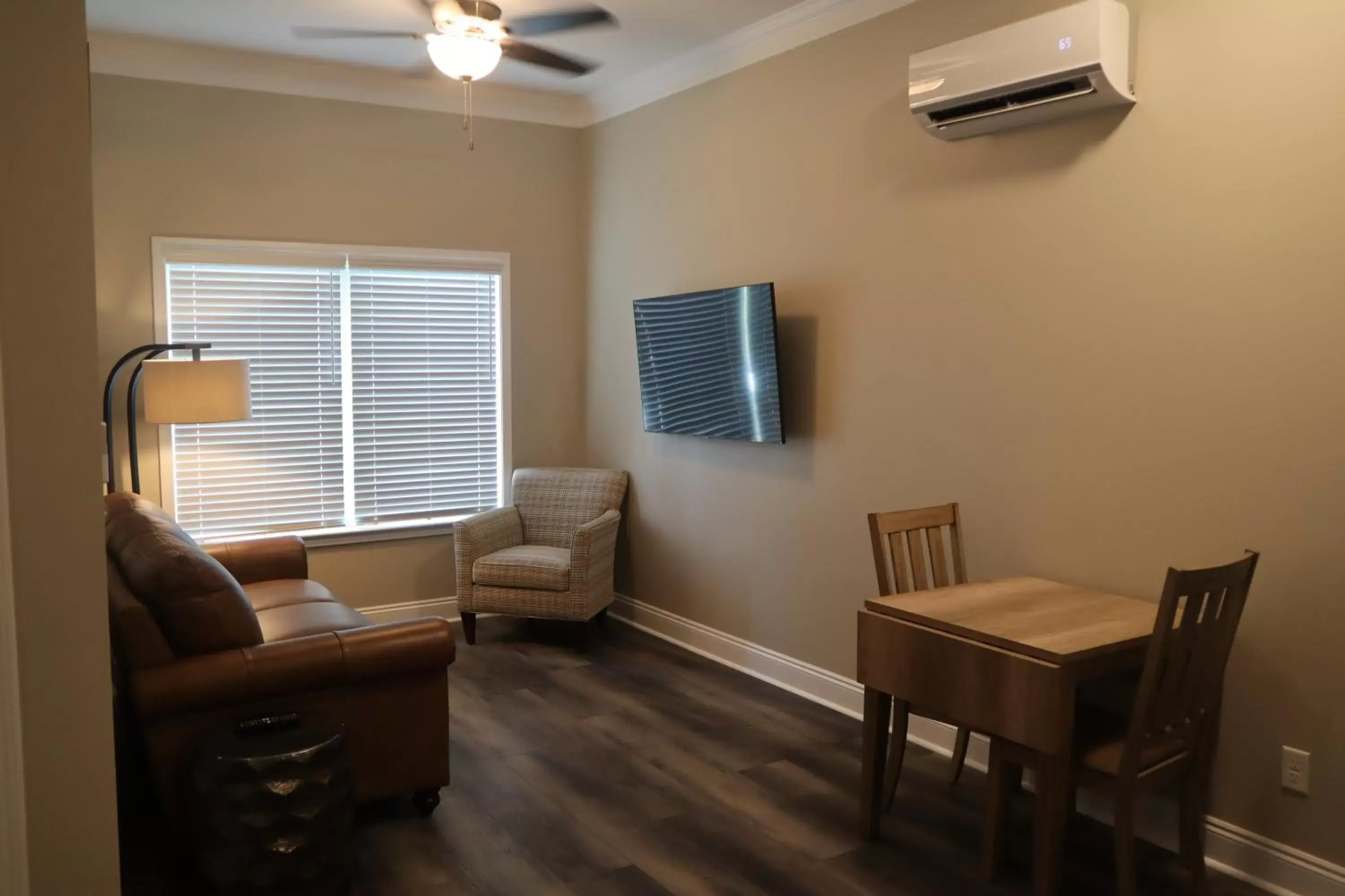 Seating Area in Magnolia Creek Lodge