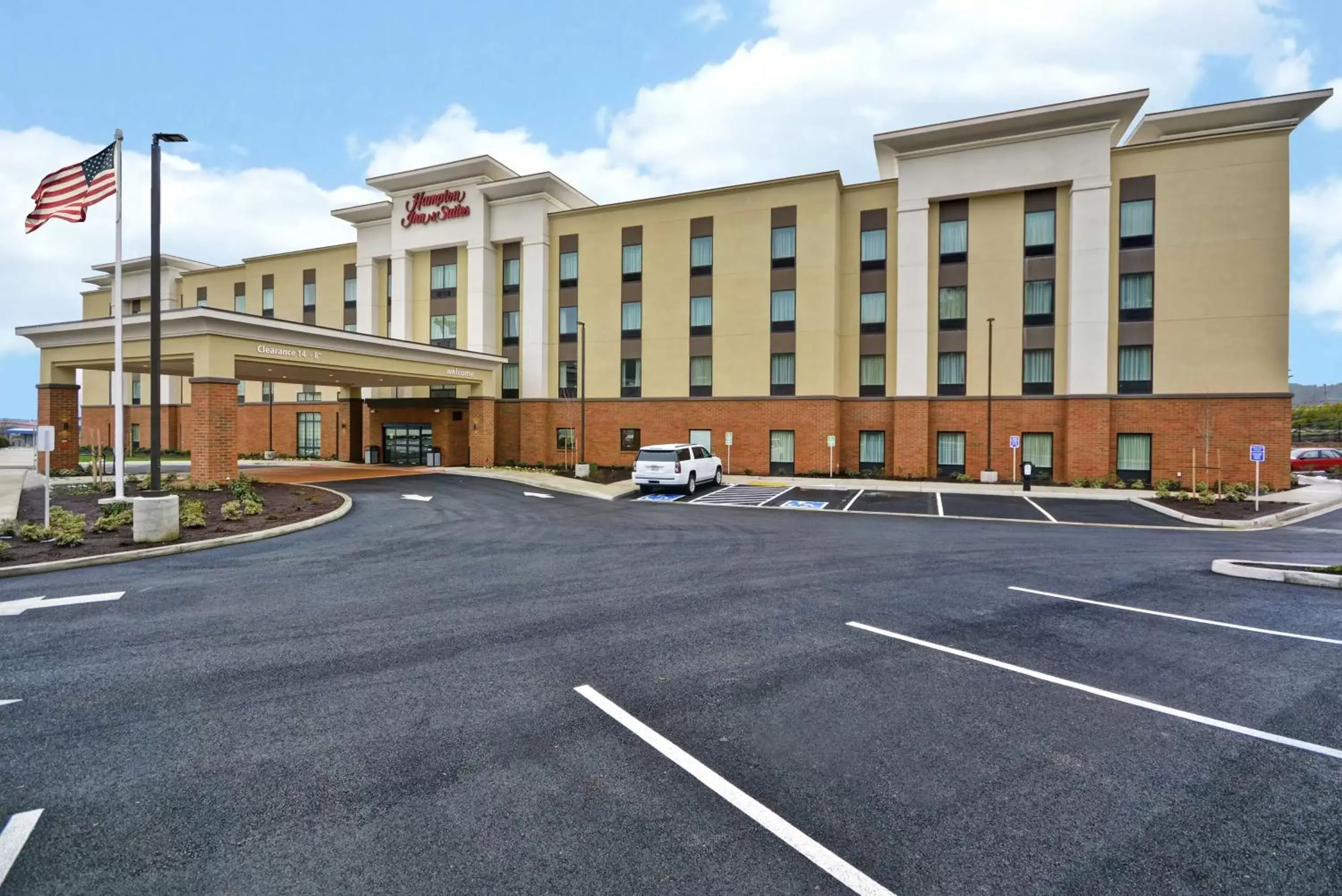 Property Building in Hampton Inn Suites Grants Pass