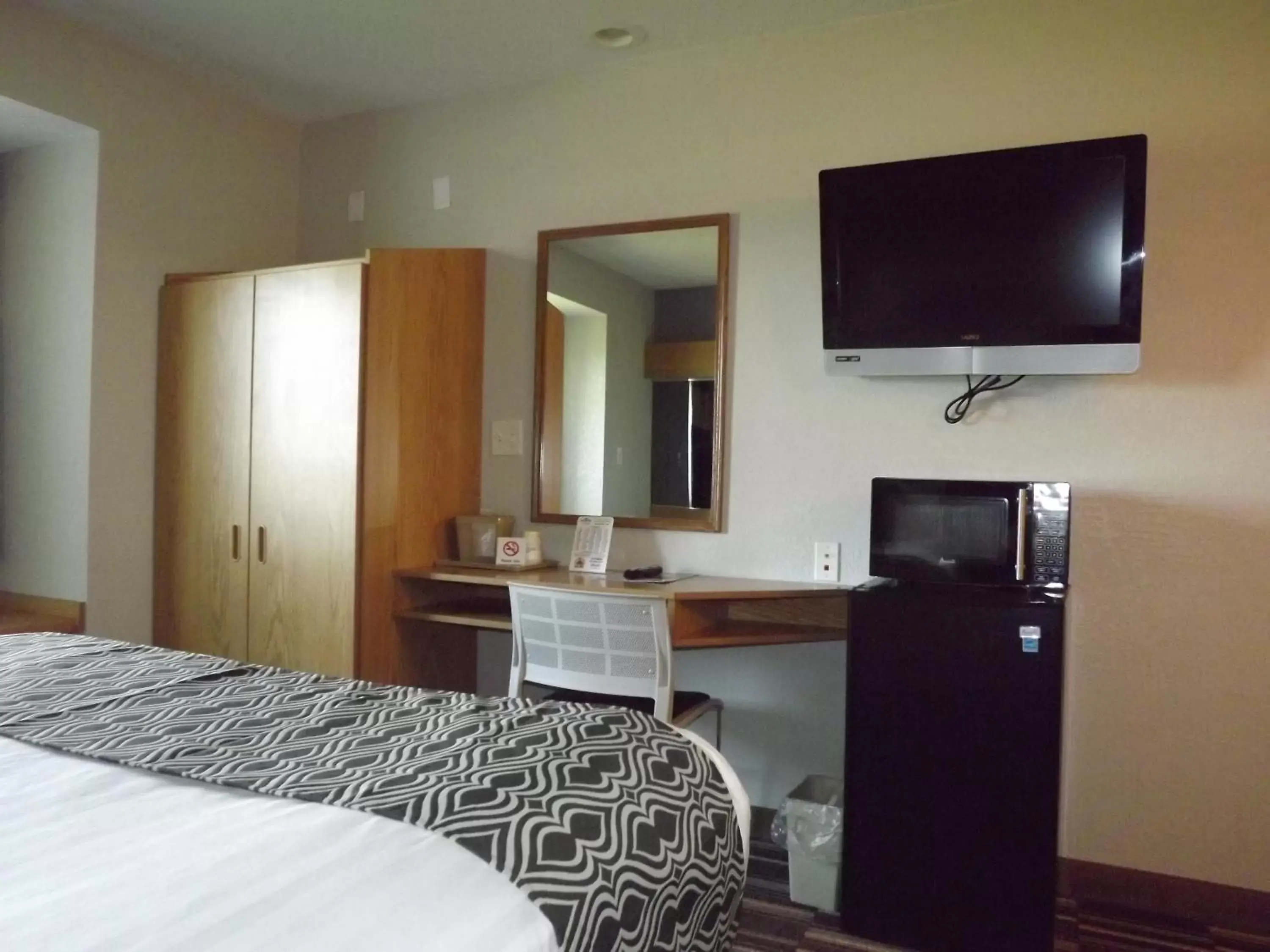 Other, TV/Entertainment Center in MICROTEL Inn and Suites - Ames