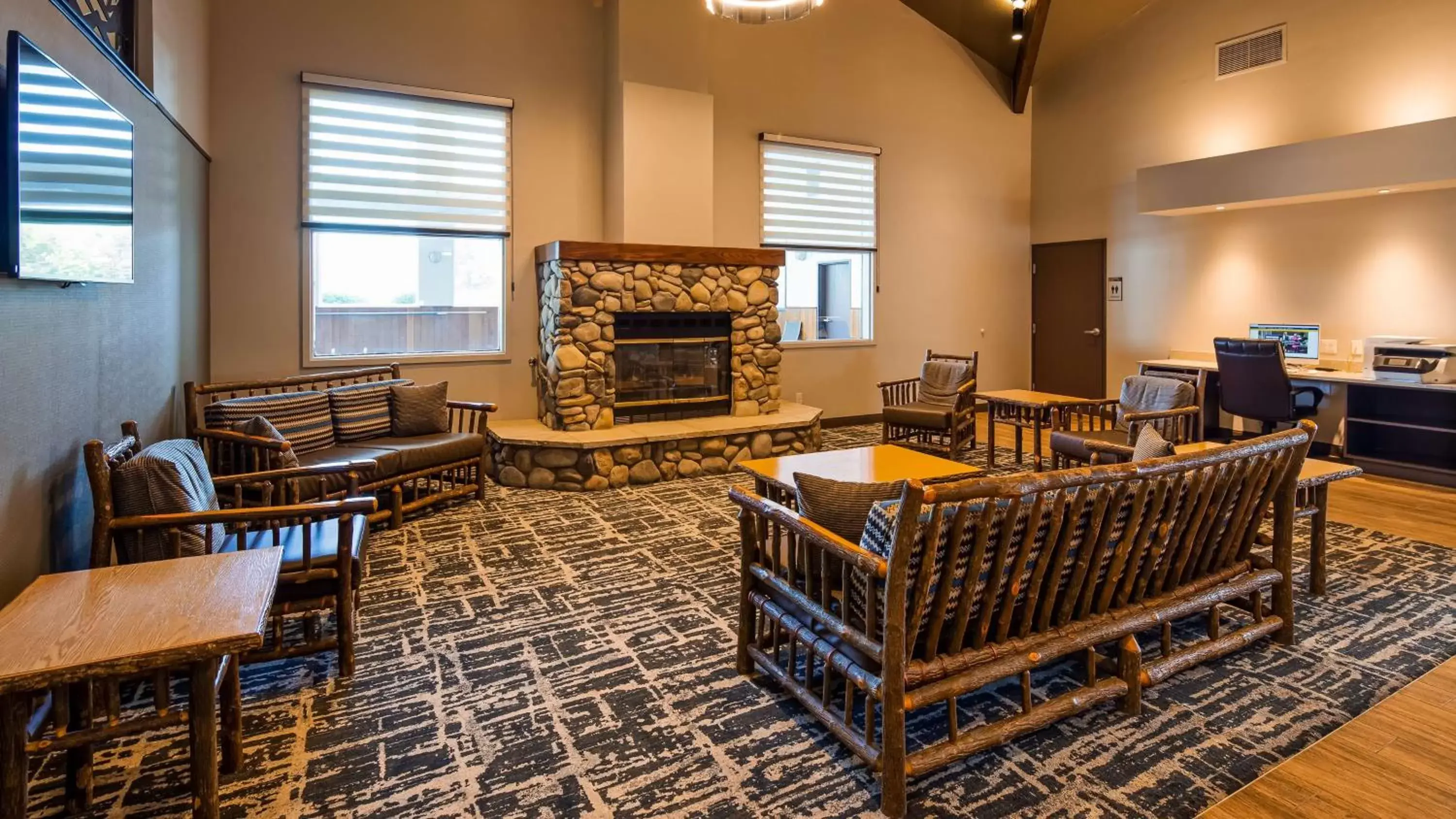 Lobby or reception, Seating Area in Best Western Sawtooth Inn and Suites
