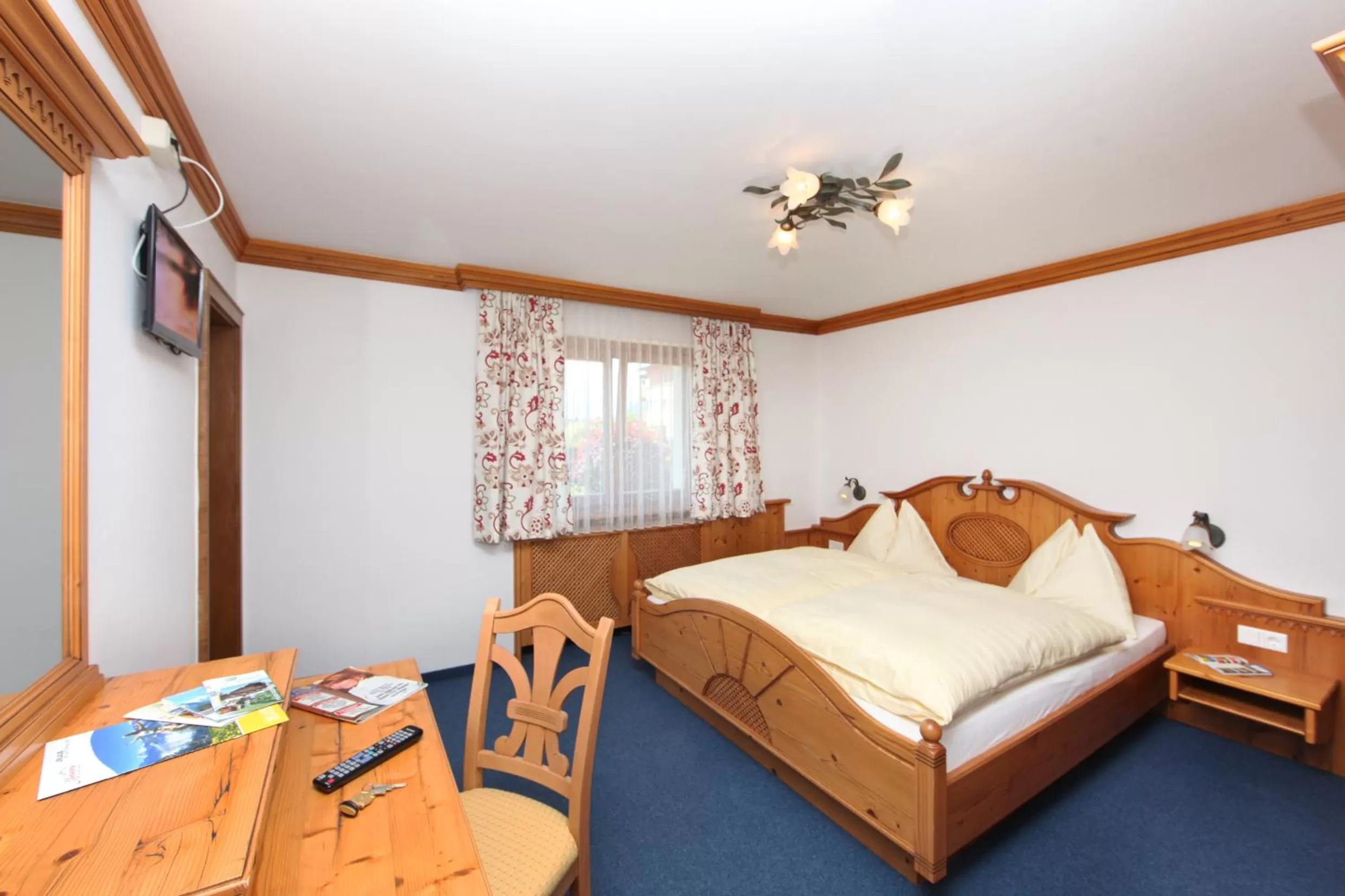 Photo of the whole room, Bed in Hotel Quehenberger