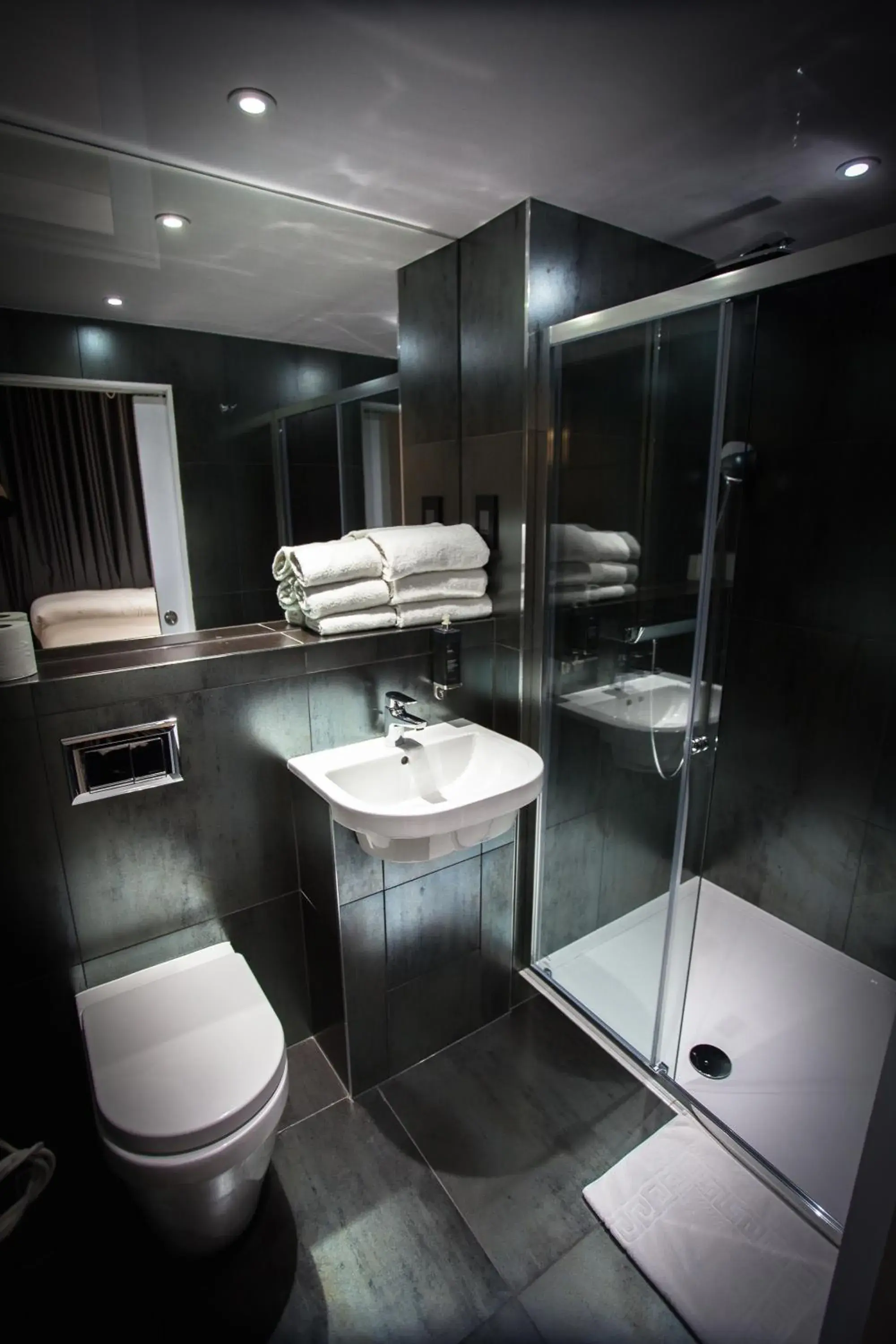 Shower, Bathroom in The W14 Kensington