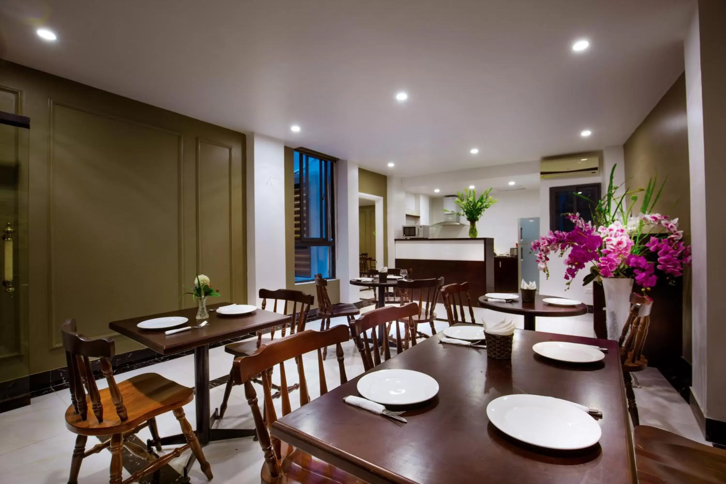 Restaurant/places to eat in My Linh Hotel Restaurant/places to eat in My Linh Hotel