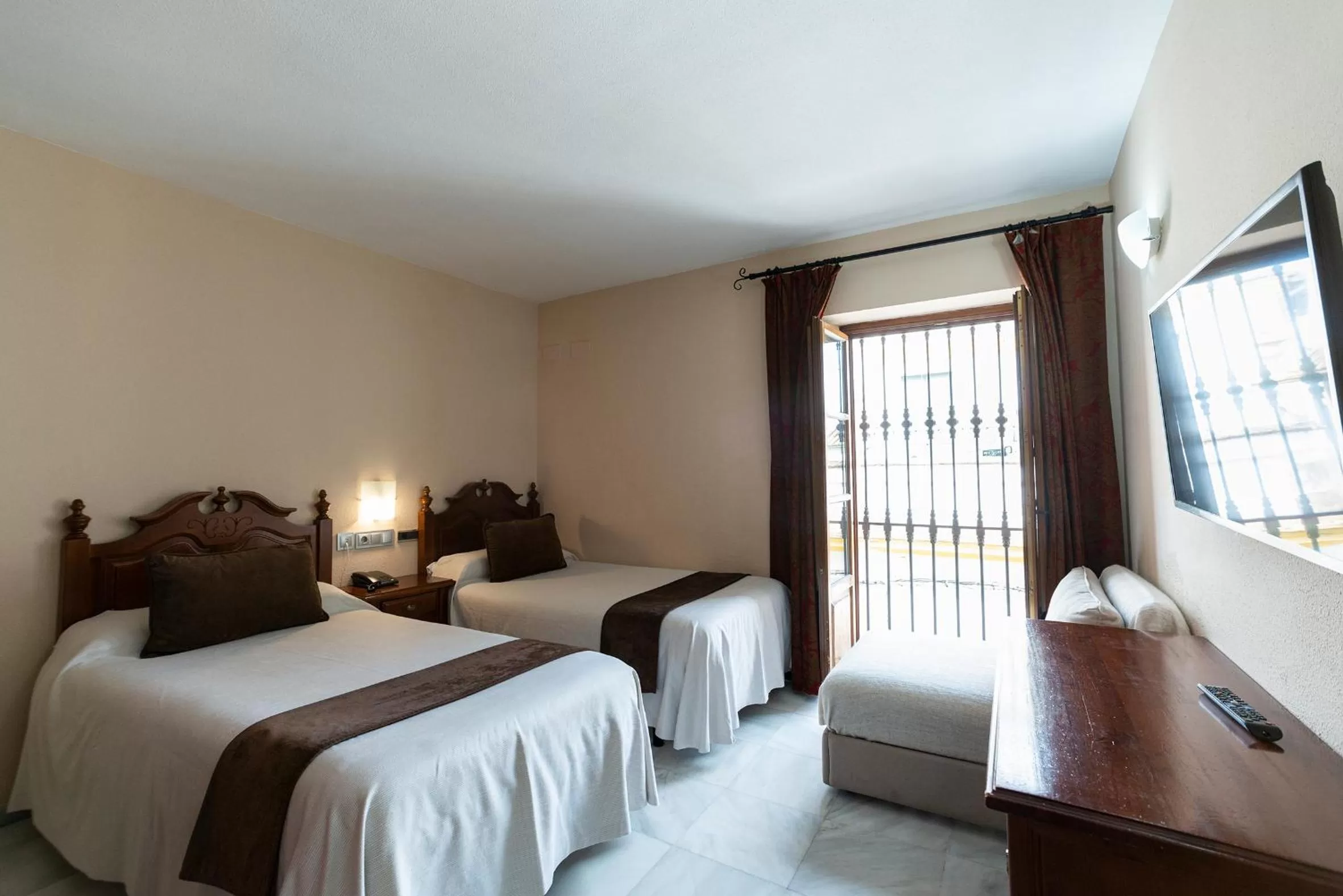 Photo of the whole room, Bed in Hotel Casa Museo de la Mezquita