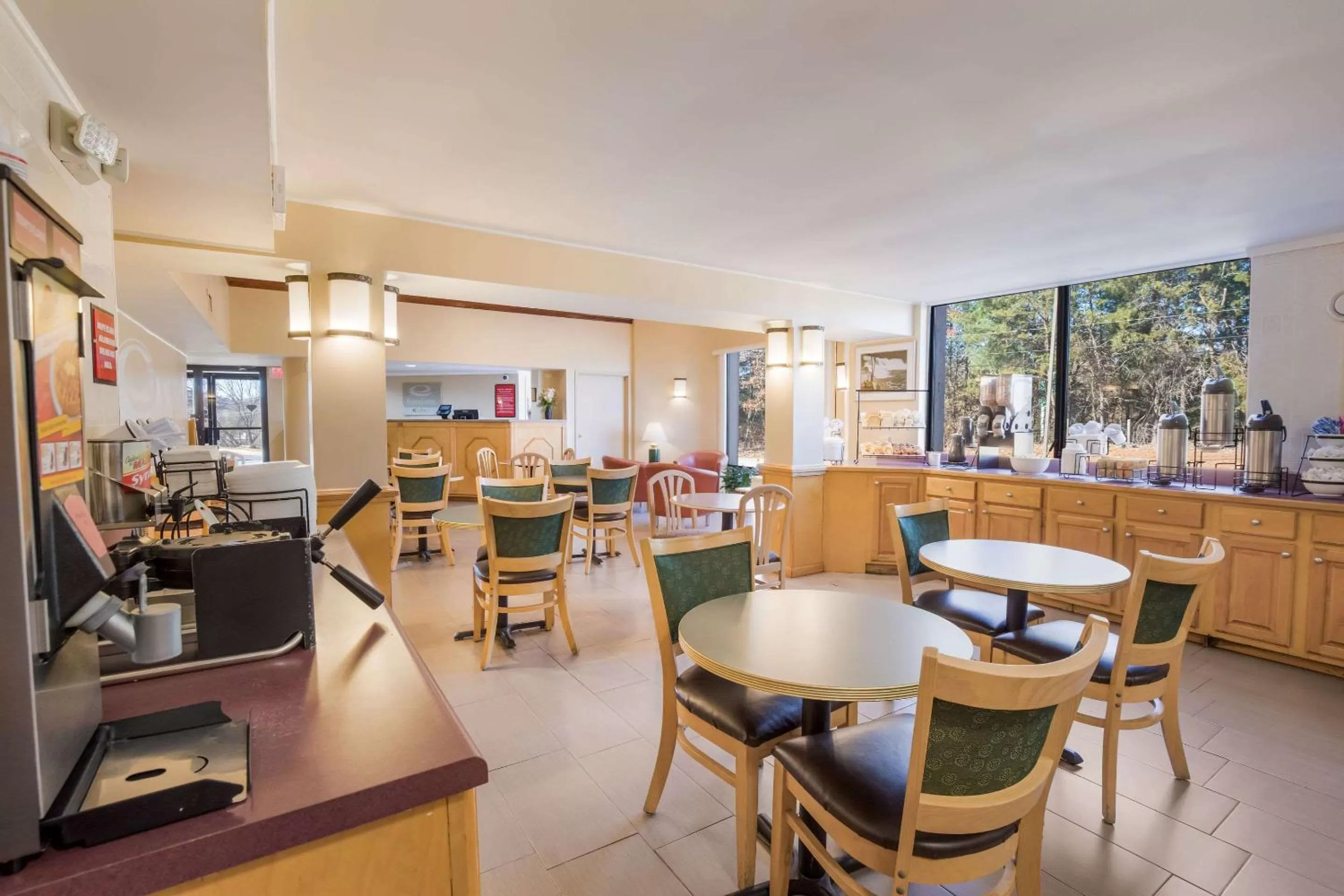 Breakfast in Econo Lodge Hendersonville