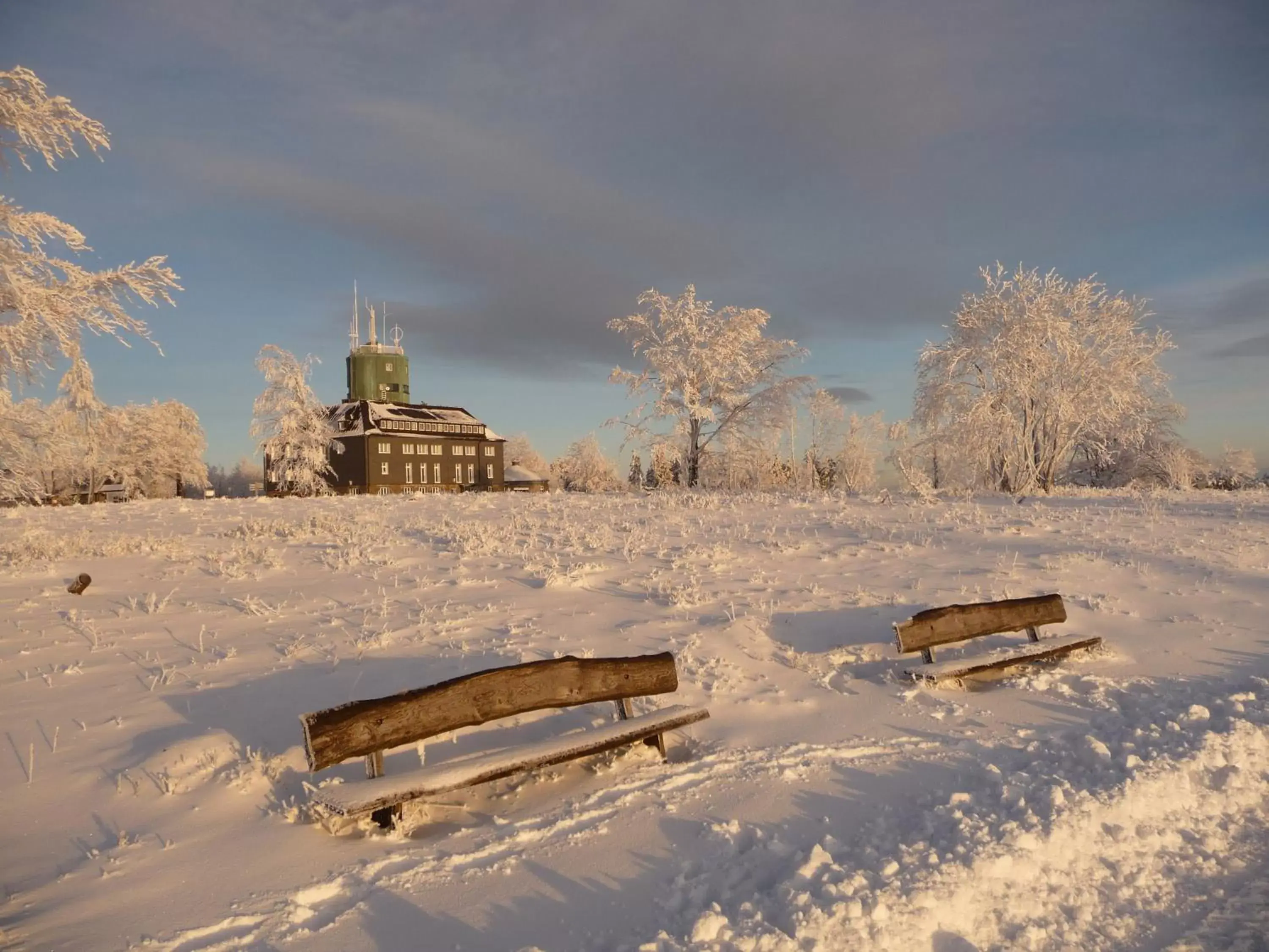 Nearby landmark, Winter in Berghotel Hoher Knochen