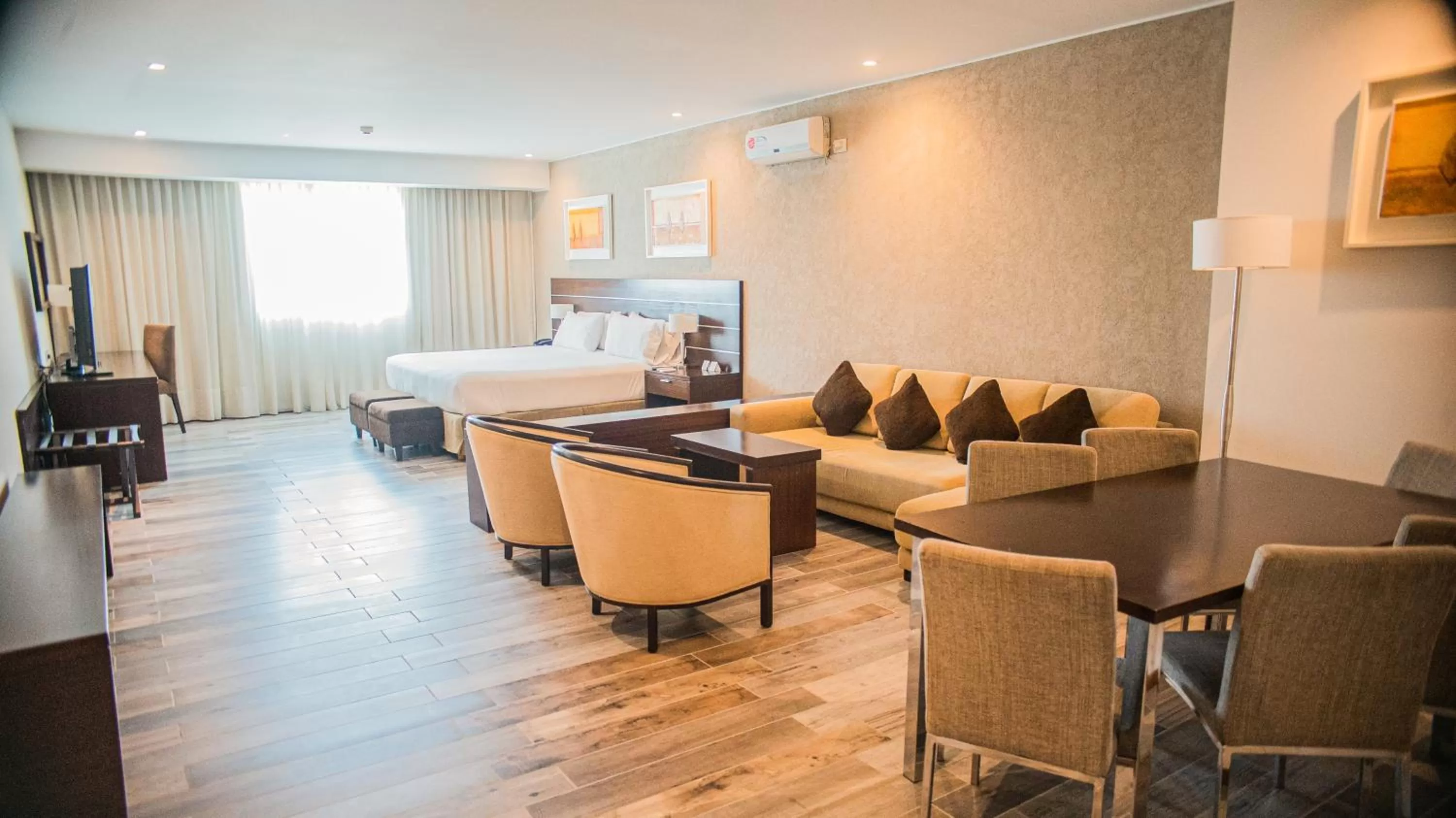 Photo of the whole room in Orfeo Suites Cordoba