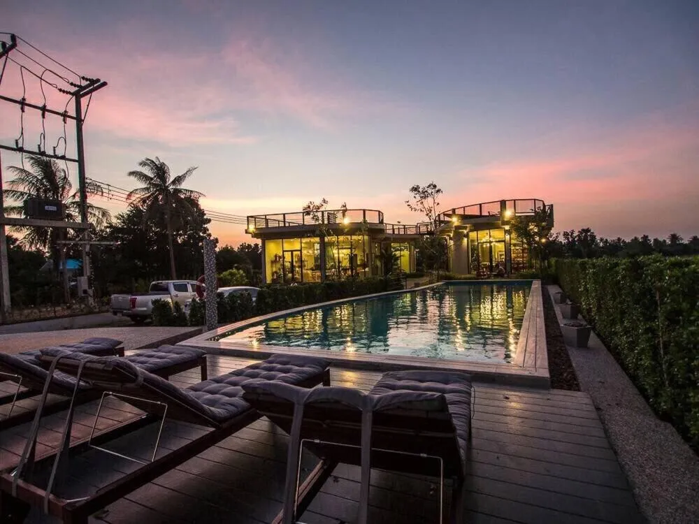 Swimming pool in L'air Du Pran