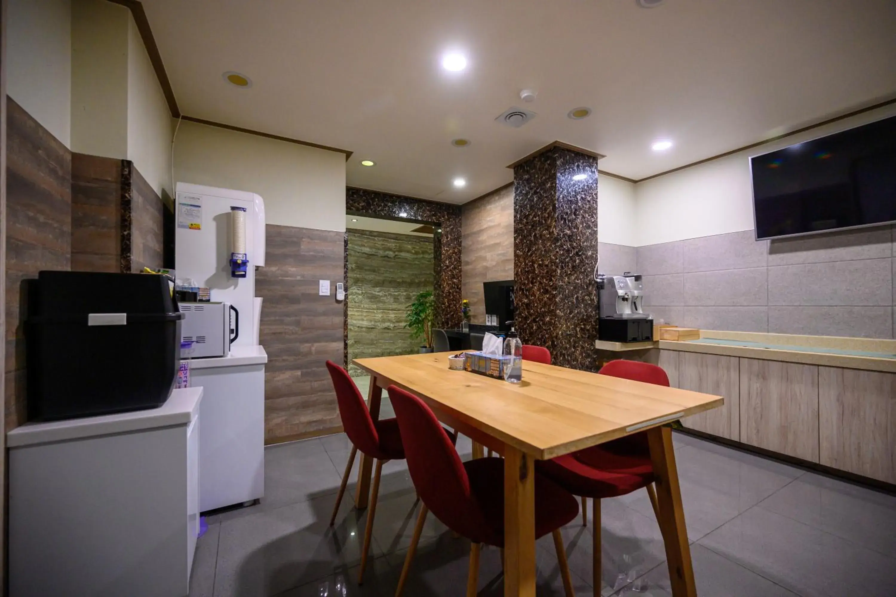 Dining Area in Daeyoung Hotel Myeongdong