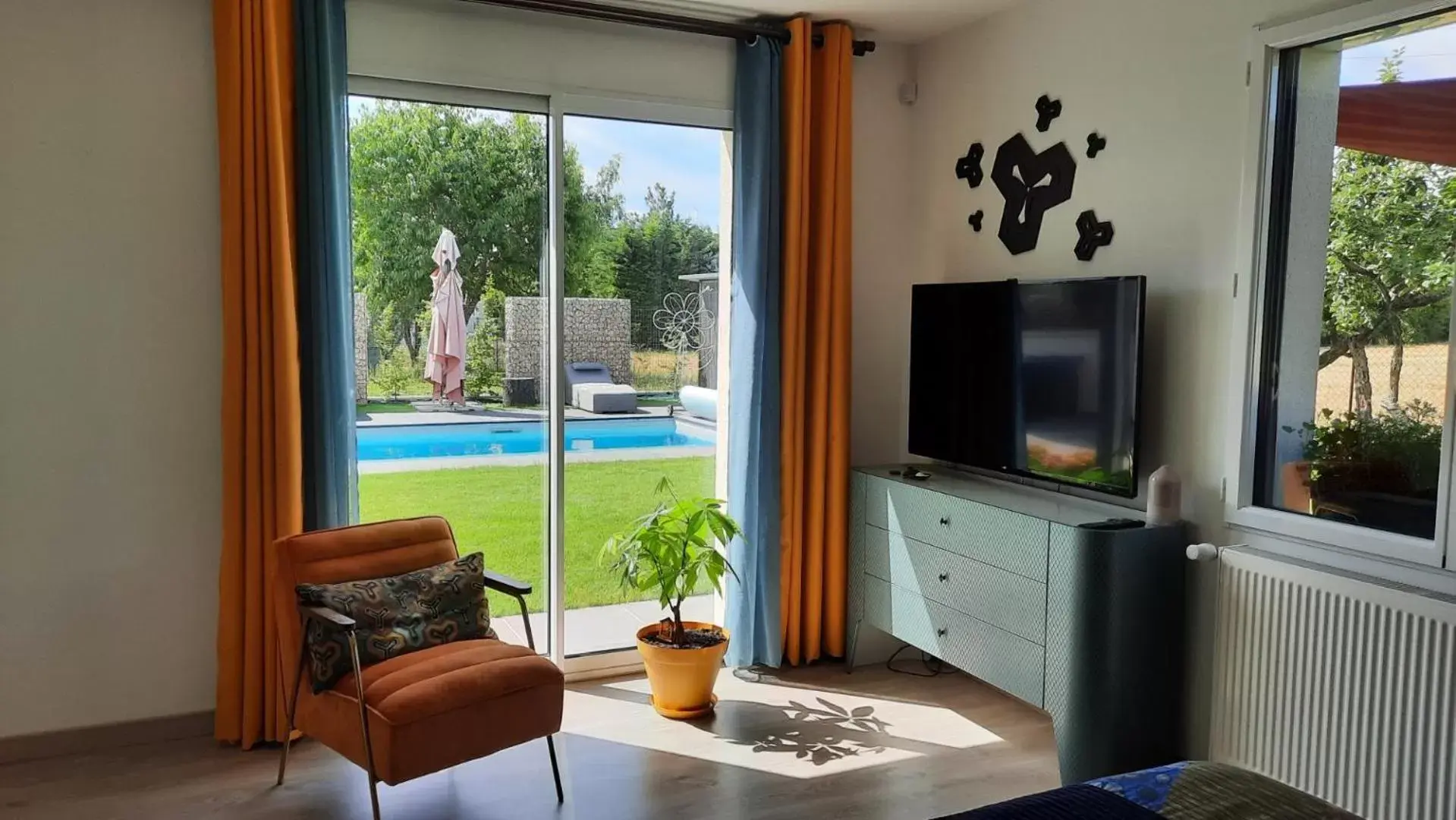 Bedroom, Pool View in Les Gabions