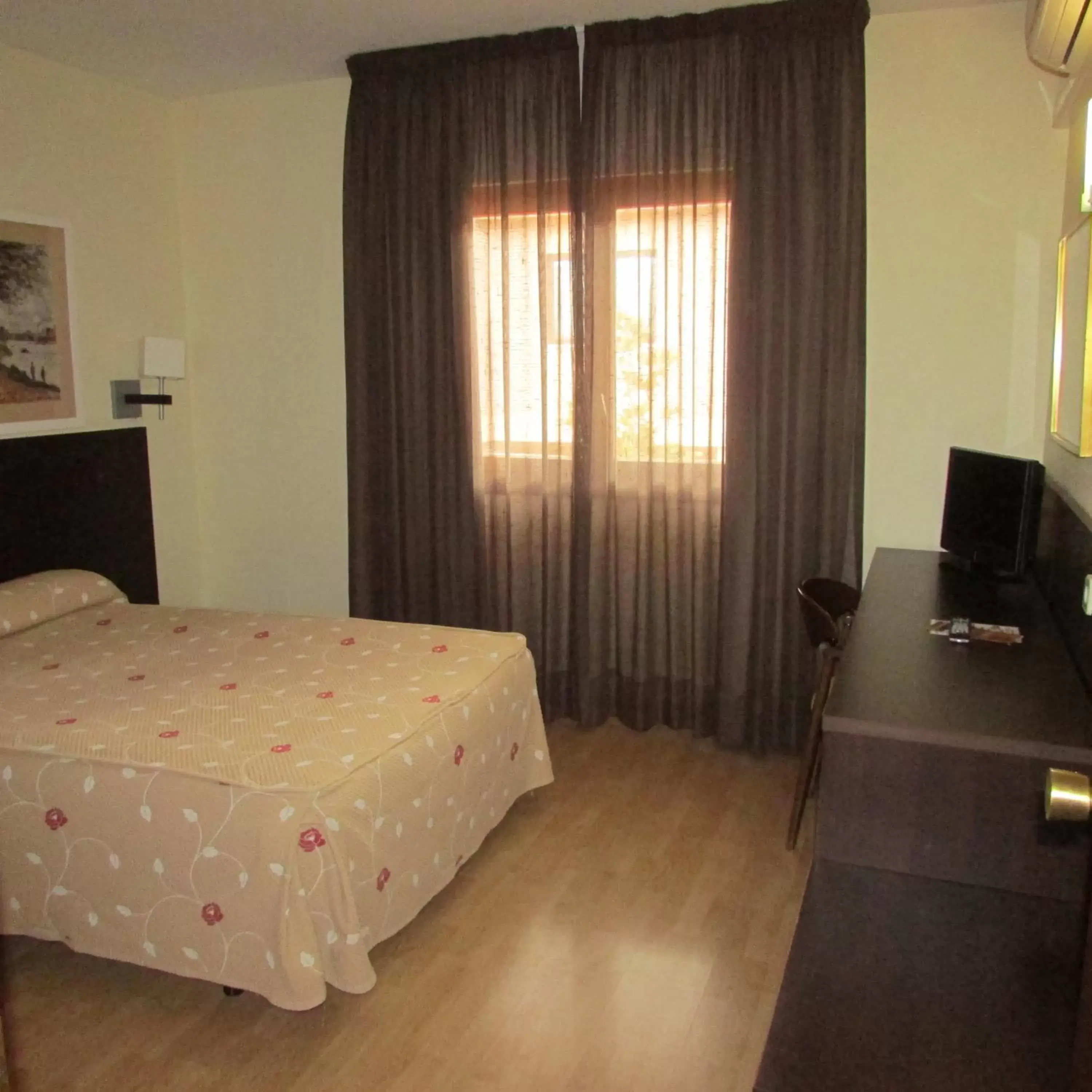 Bed in Hotel Tudanca-Aranda II