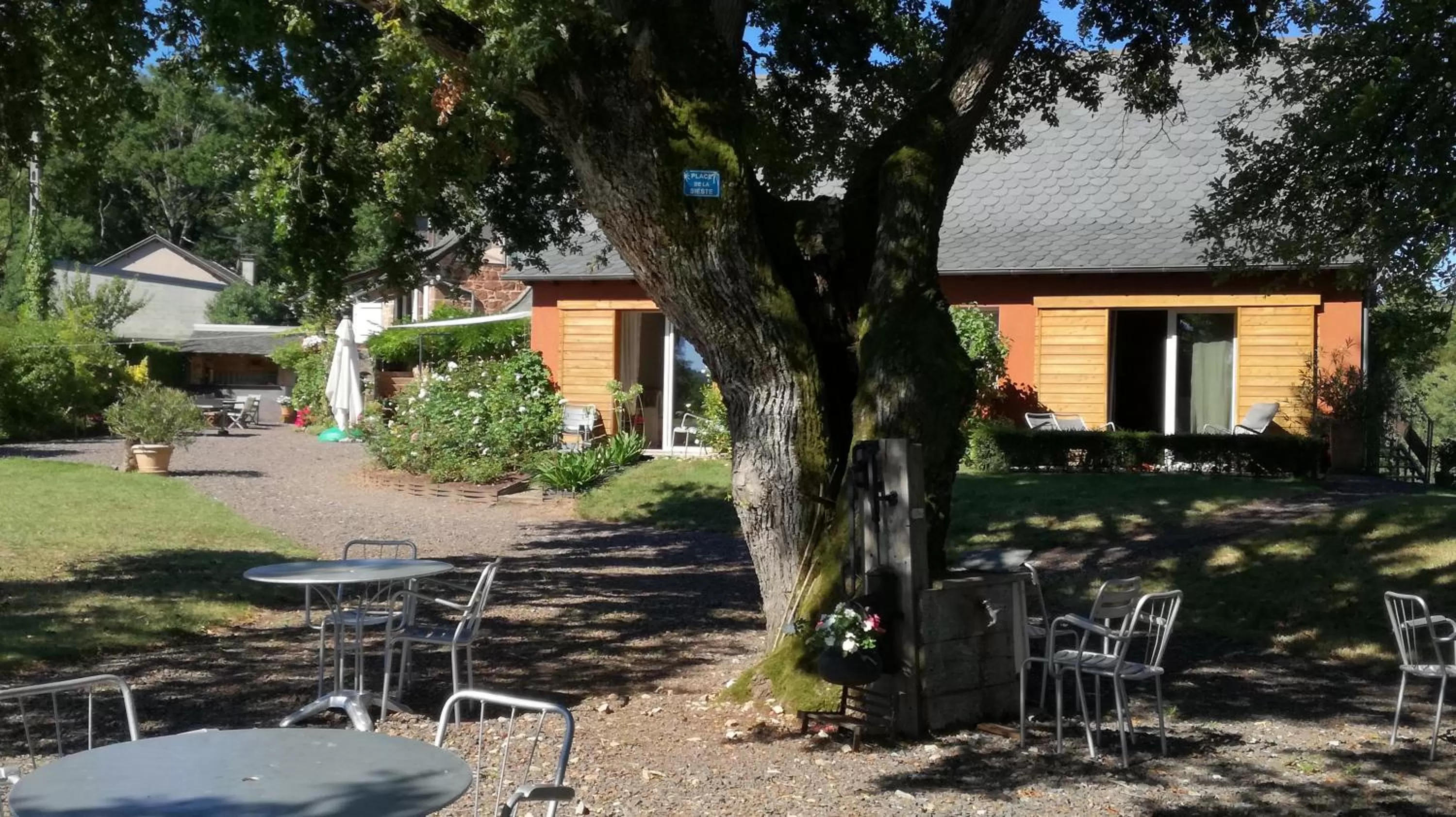 Property Building in Chambre d'Hotes Le Ponsonnet