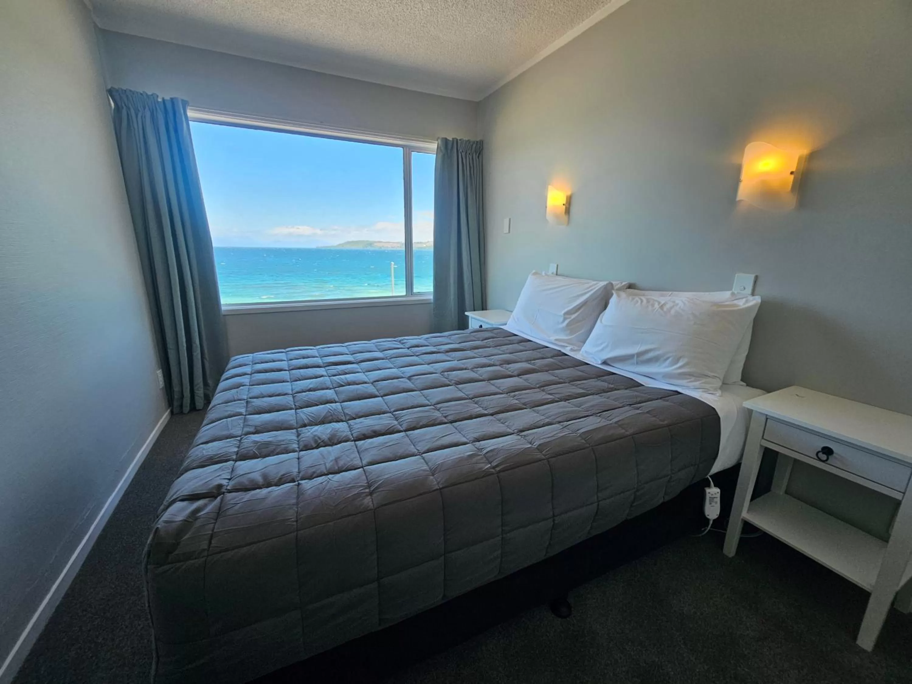 Bed in Tui Oaks Motel