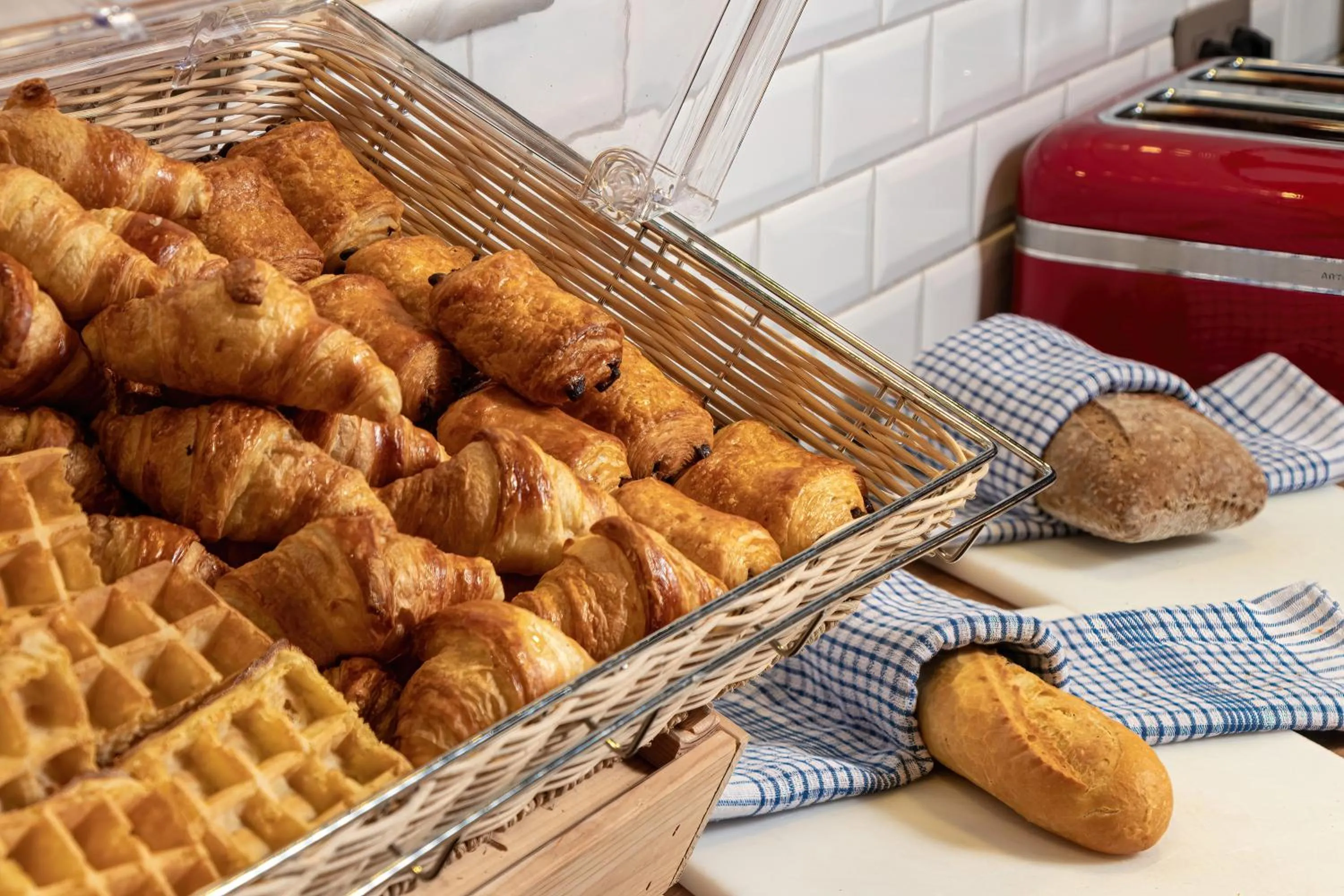 Continental breakfast in MEININGER Hotels Bruxelles City Center