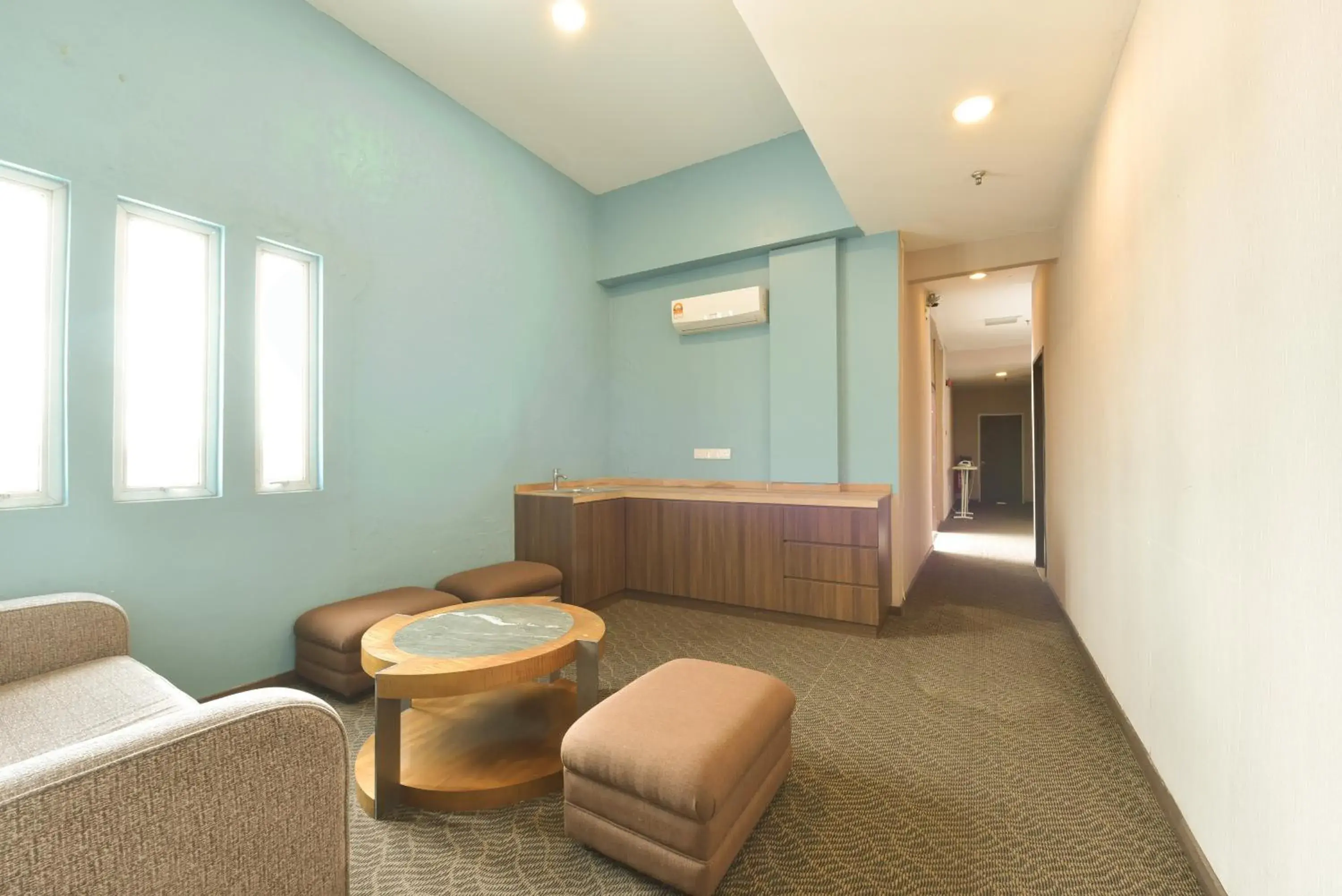 Lobby or reception, Seating Area in Townhouse OAK Hotel Holmes Johor Jaya