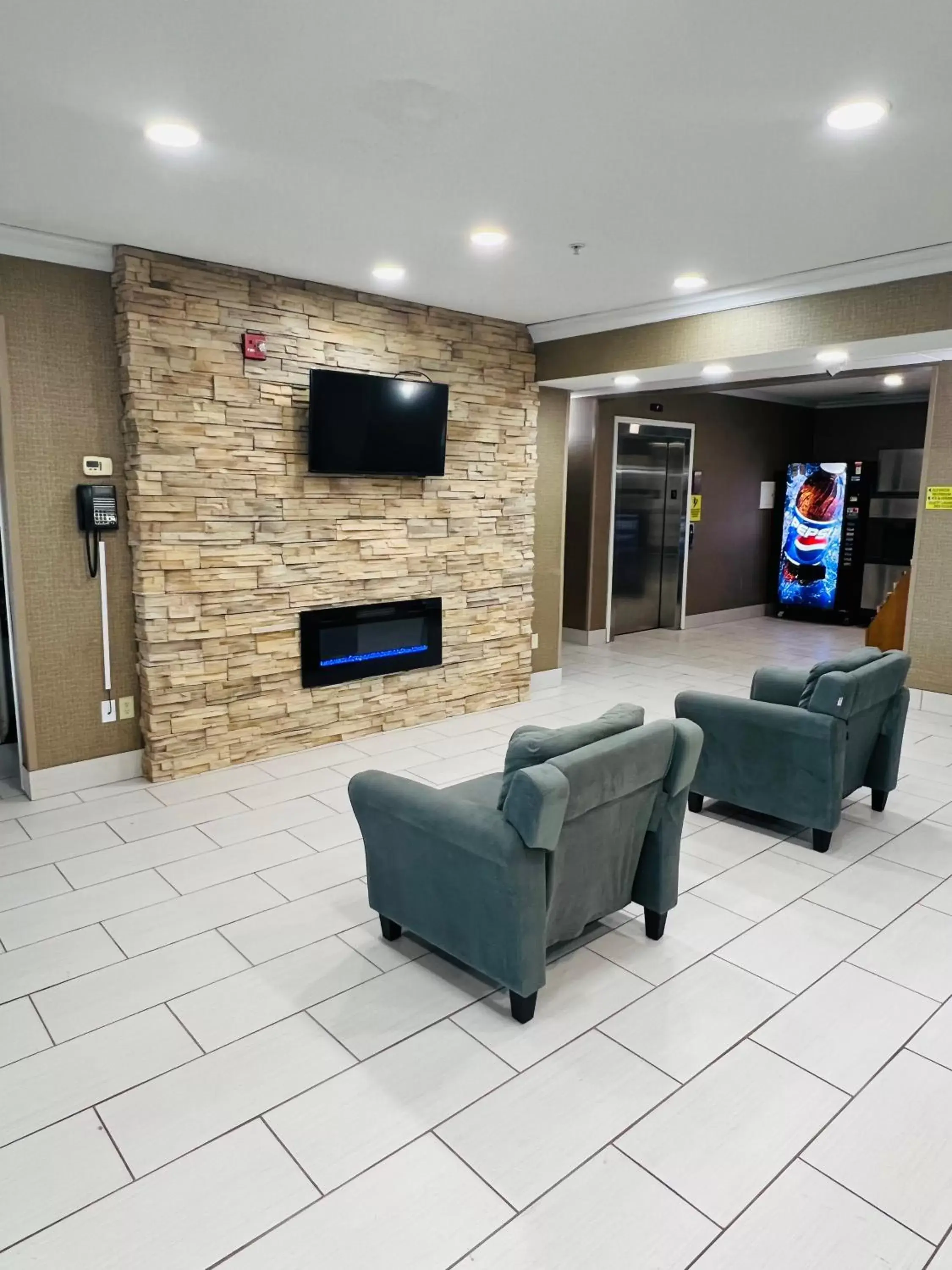 Seating Area in Super 8 by Wyndham South Bend