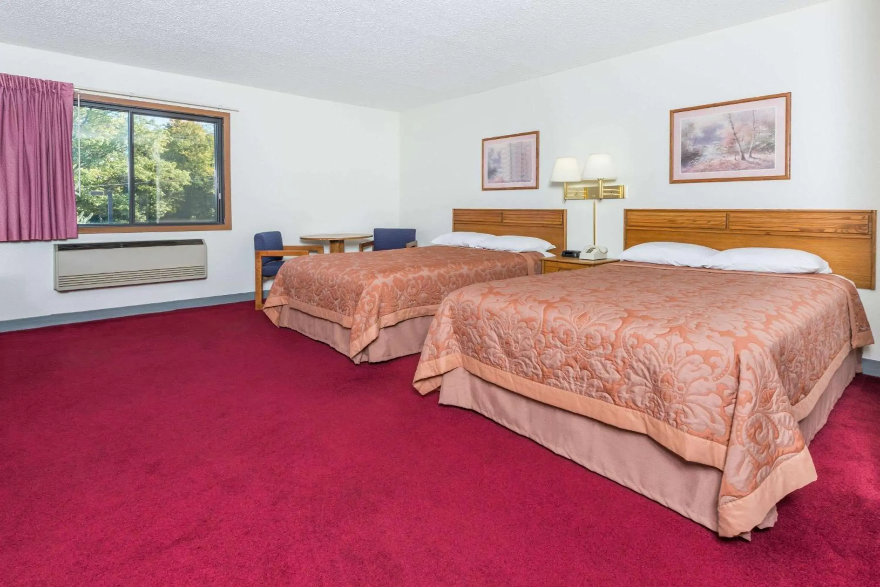 Bed in Super 8 by Wyndham Front Royal