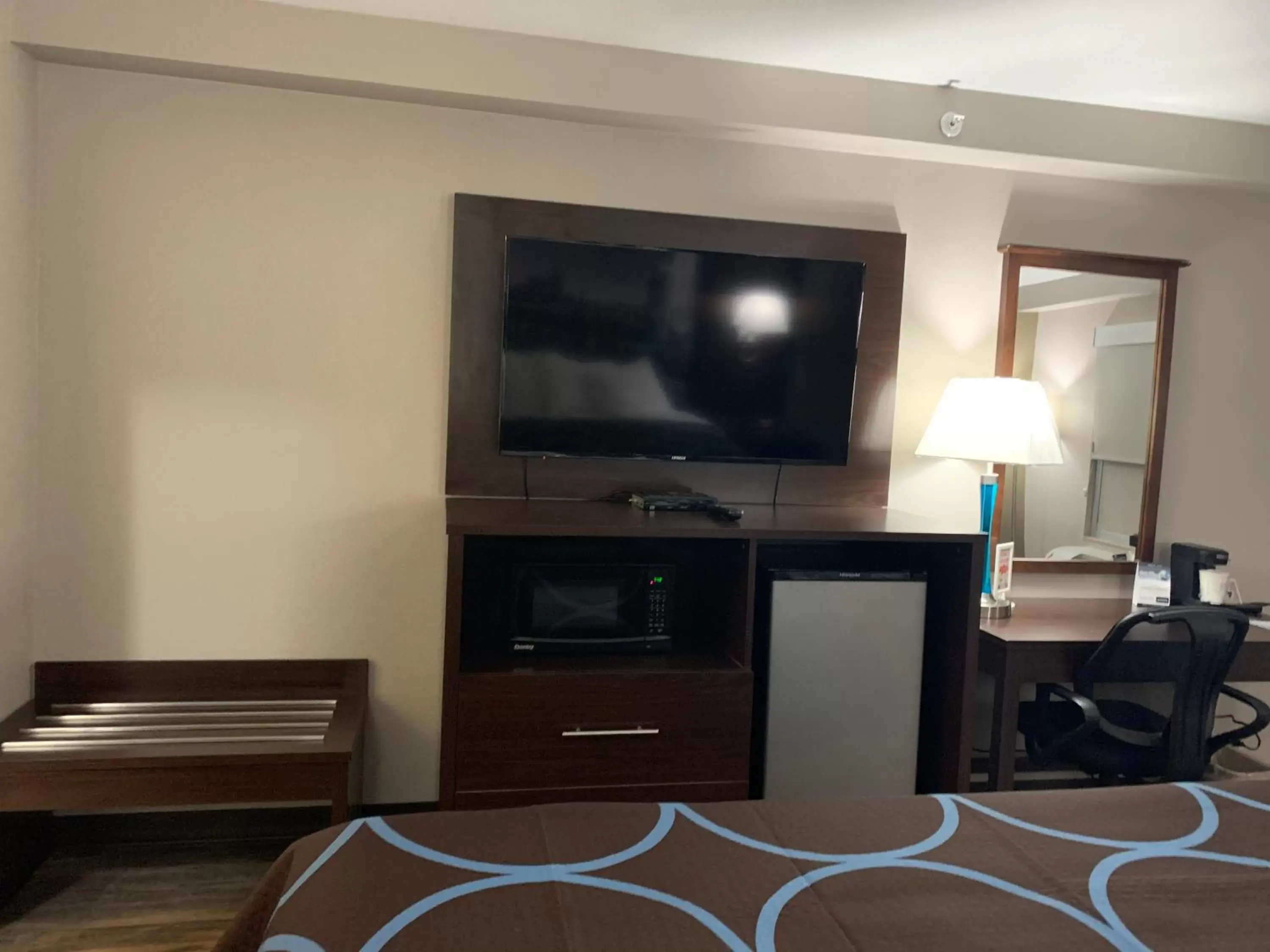 TV/Entertainment Center in Super 8 by Wyndham Cookeville, TN