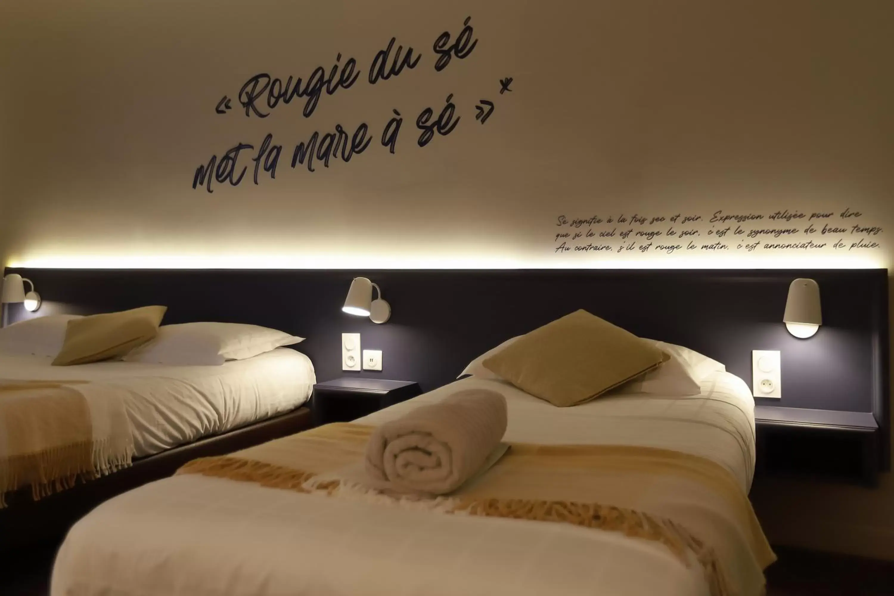 Decorative detail, Bed in Hôtel Antares & Spa
