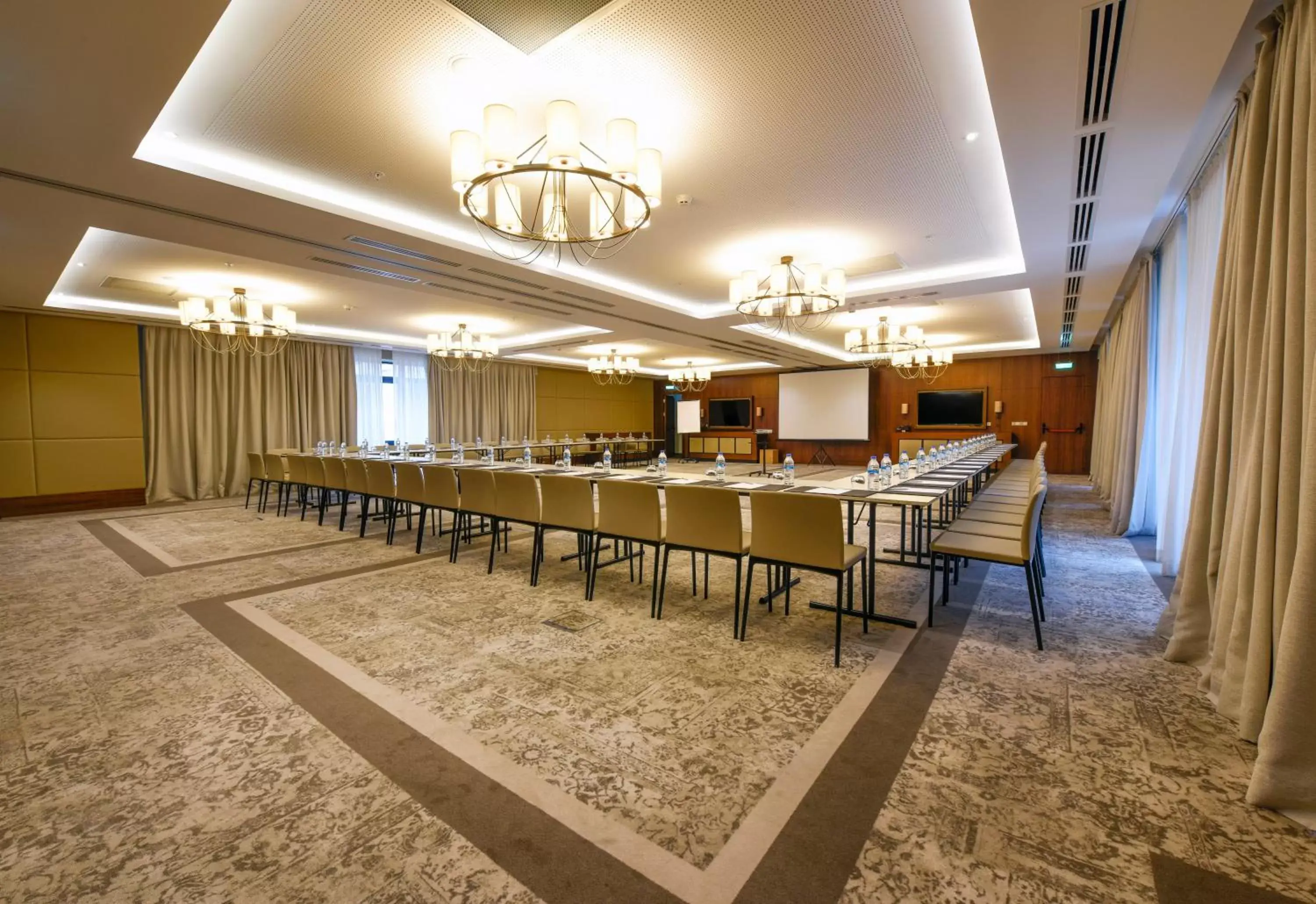 Meeting/conference room, Business Area/Conference Room in Crowne Plaza - Borjomi, an IHG Hotel