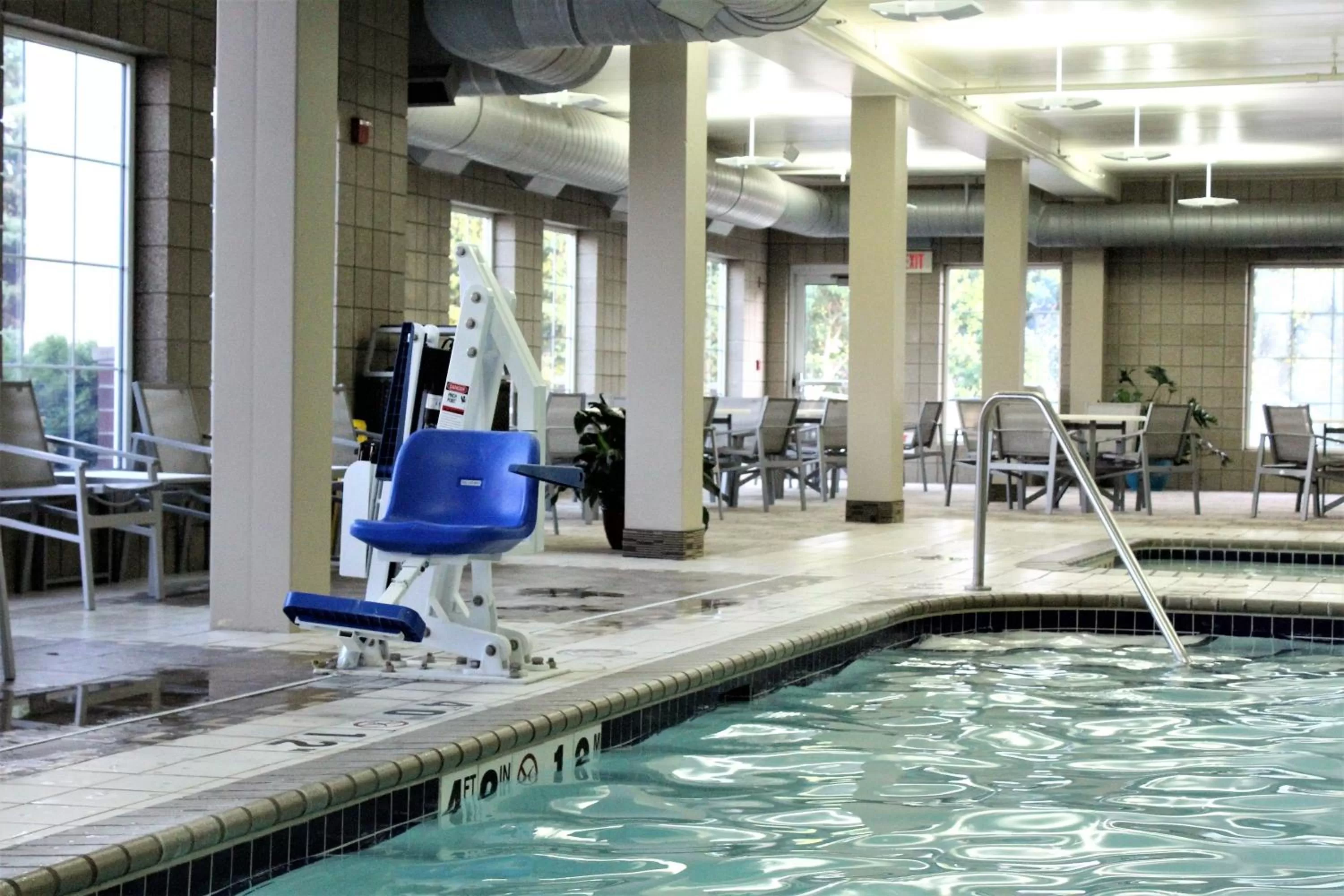 Swimming pool in Holiday Inn Express and Suites St. Cloud by IHG