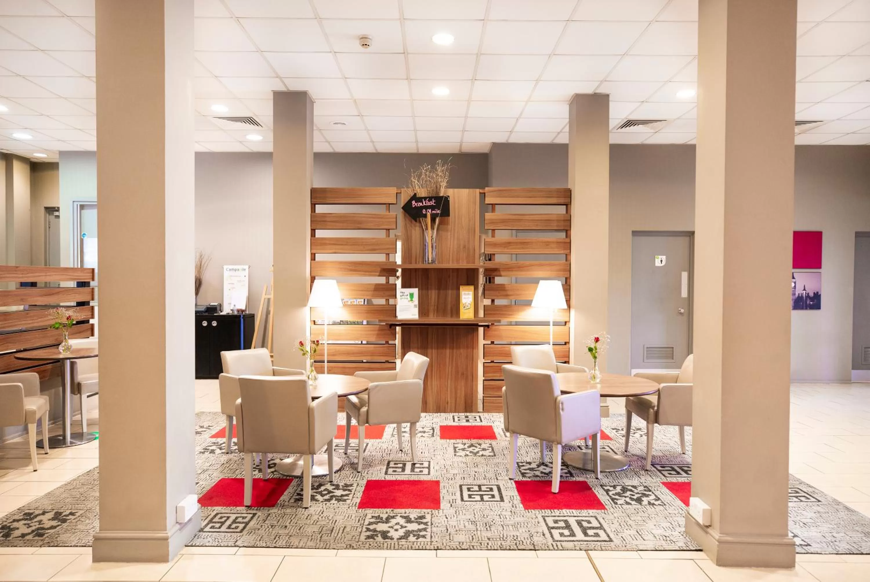 Lobby or reception in Campanile Swindon
