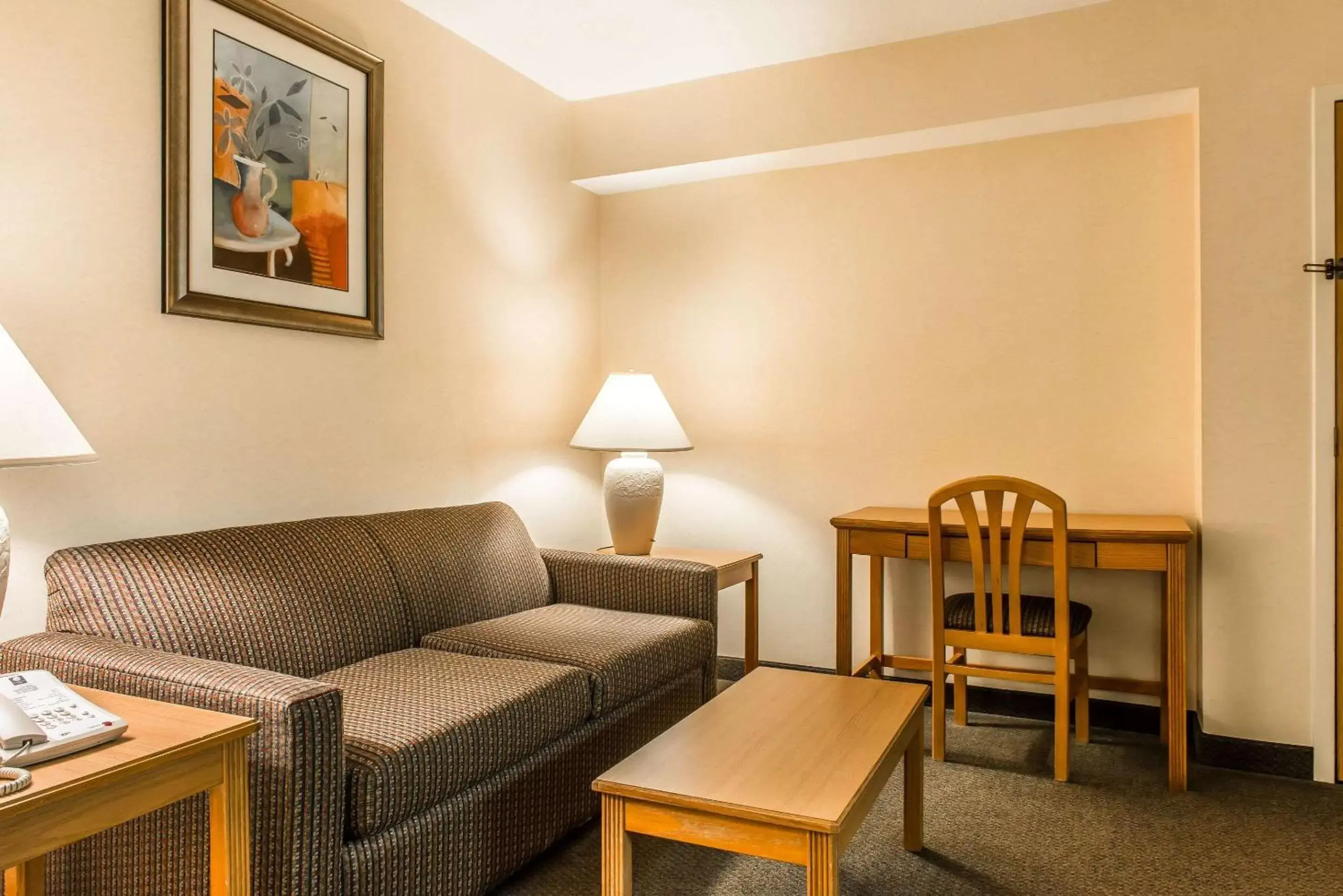 Photo of the whole room, Seating Area in Comfort Inn Ebensburg